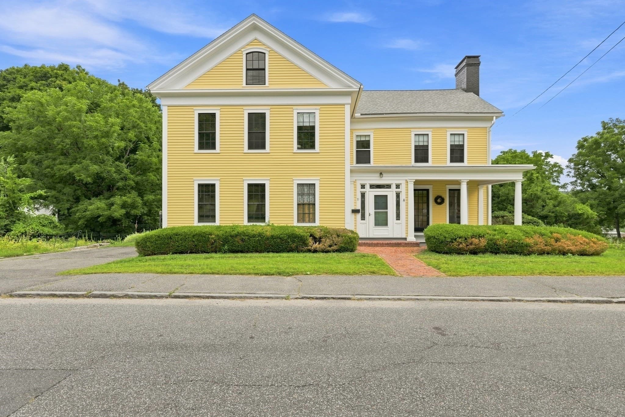 11 High St, Monson MA 01057