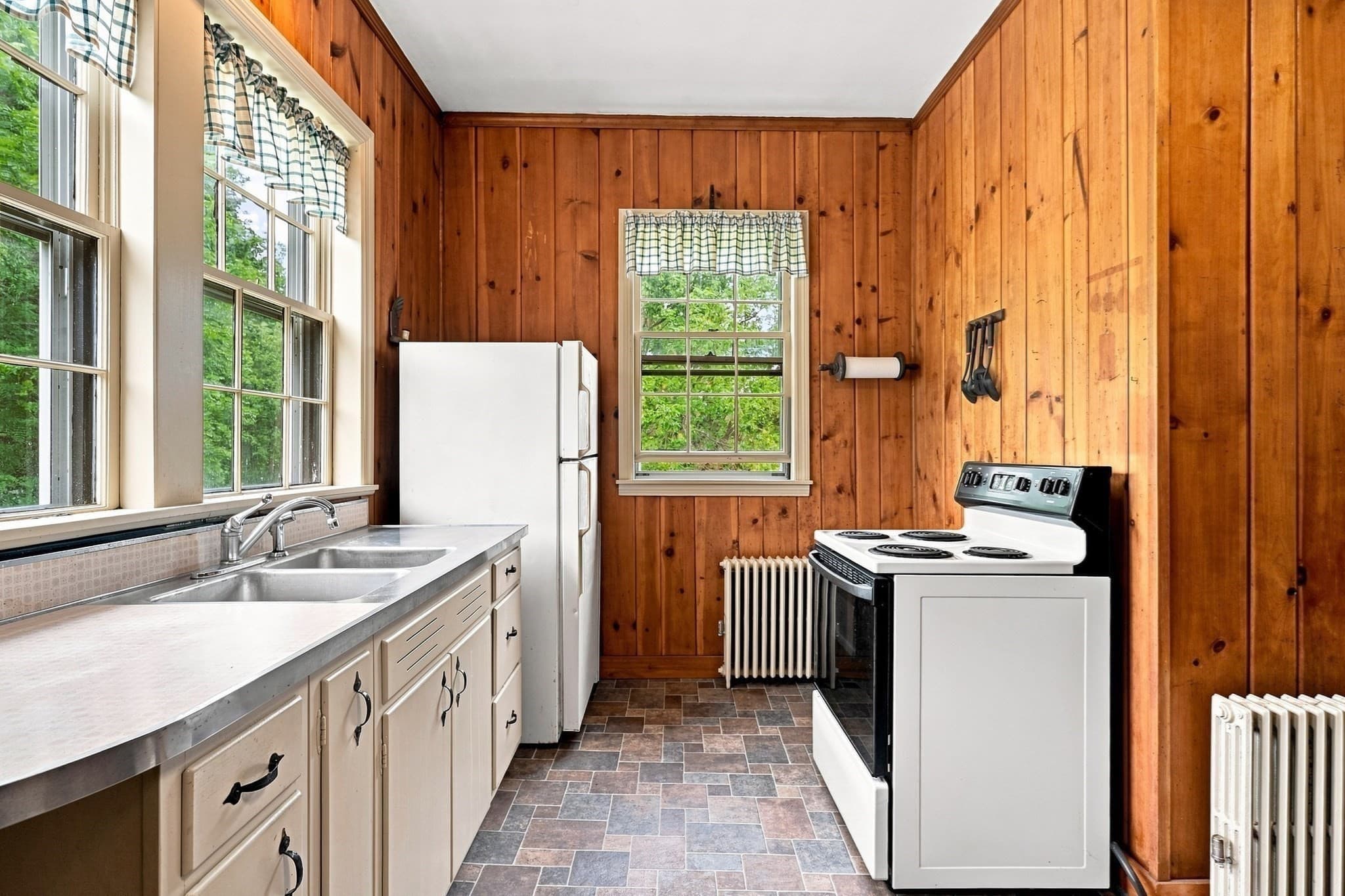 Single Family Residence at 11 High St, Monson MA 01057, Monson, photo 11 of 42