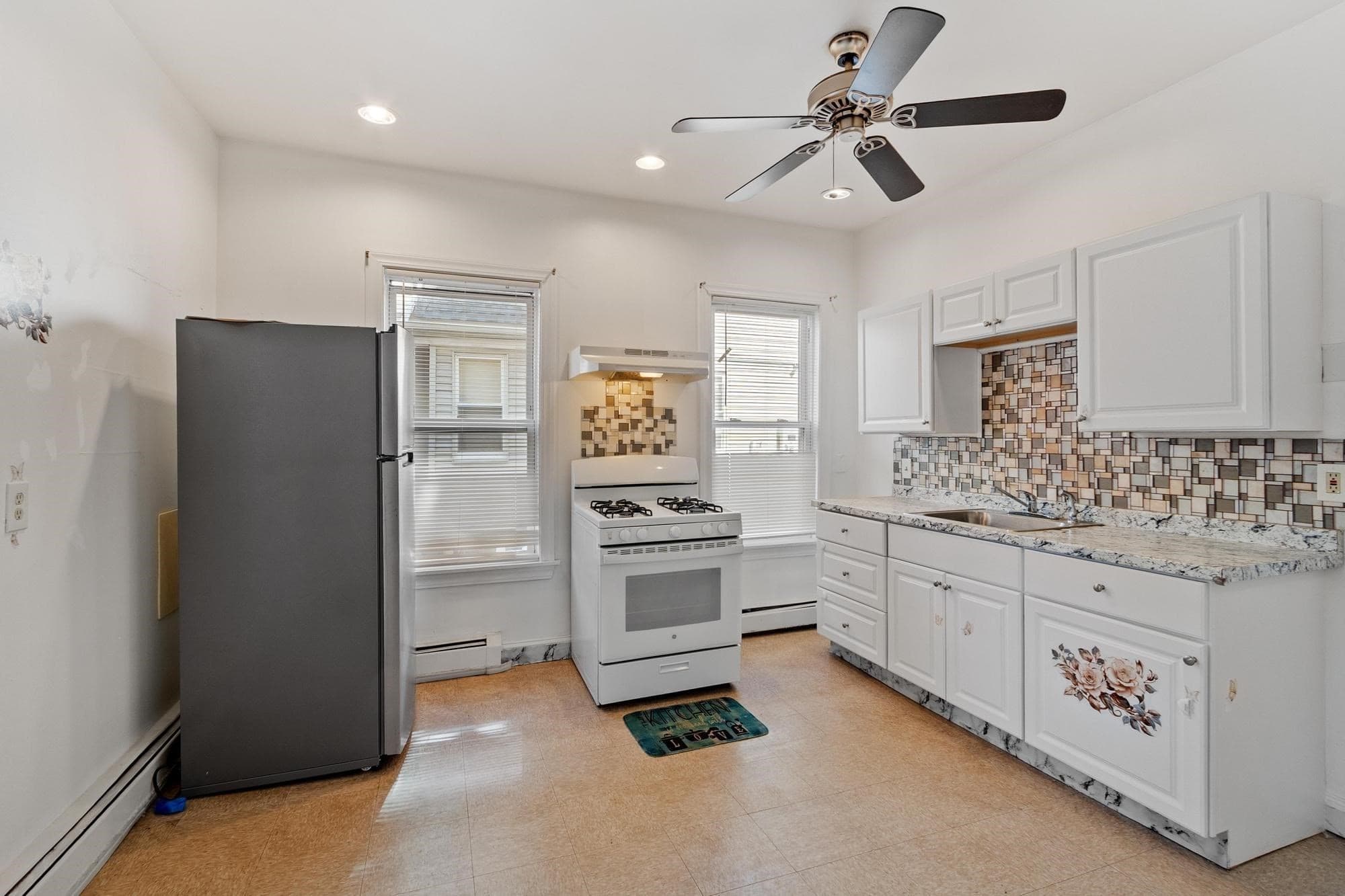 3 Family at 107 Hollingsworth St, Lynn MA 01902, Lynn, photo 23 of 34