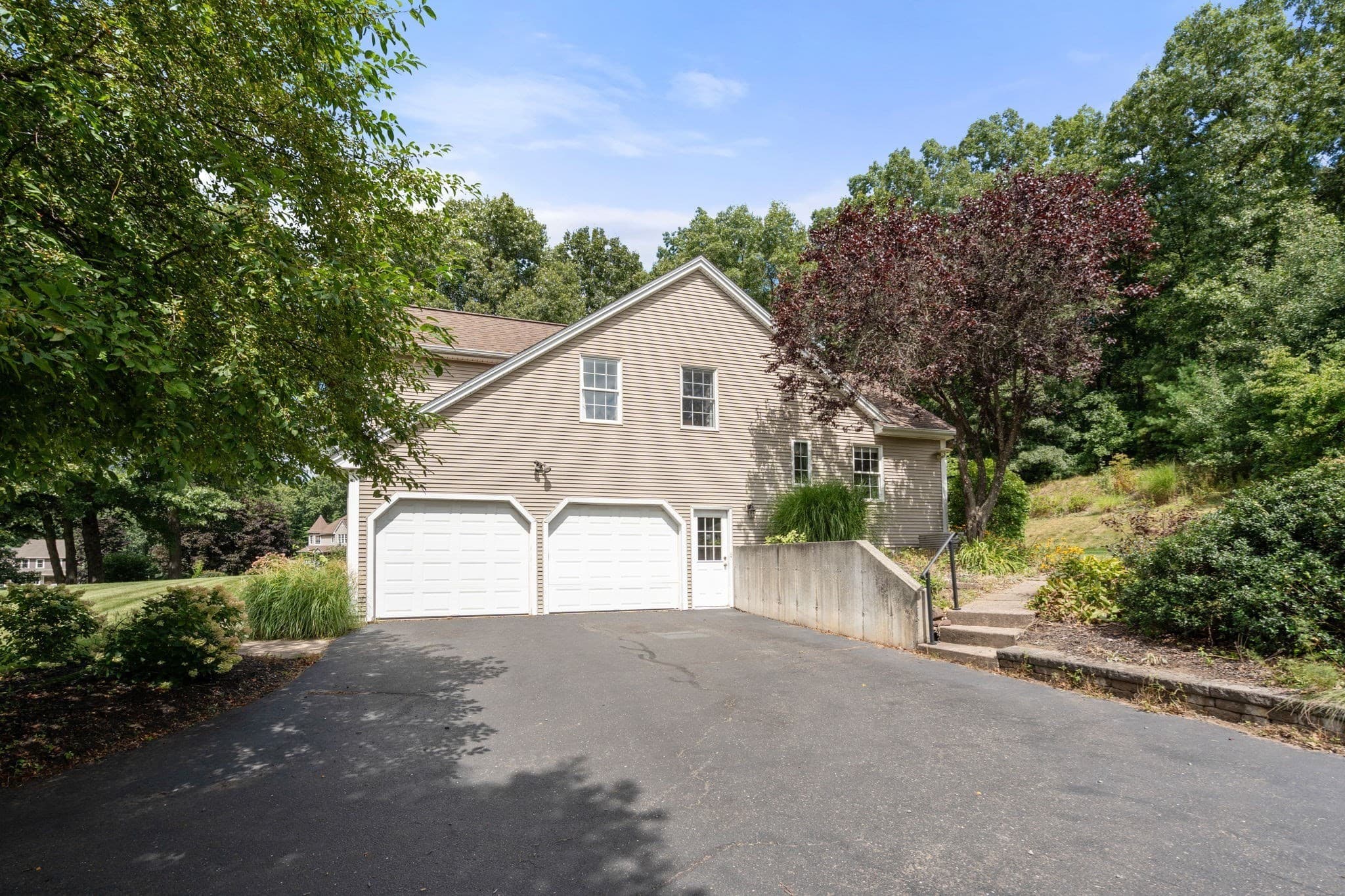 Single Family Residence at 75 Hillcrest Circle, Westfield MA 01085, Westfield, photo 3 of 39