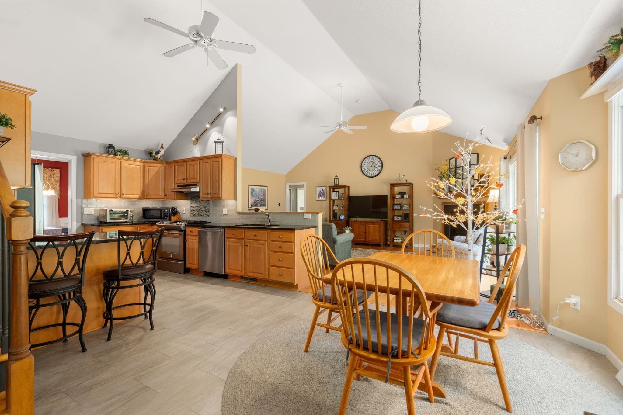 Single Family Residence at 75 Hillcrest Circle, Westfield MA 01085, Westfield, photo 9 of 39