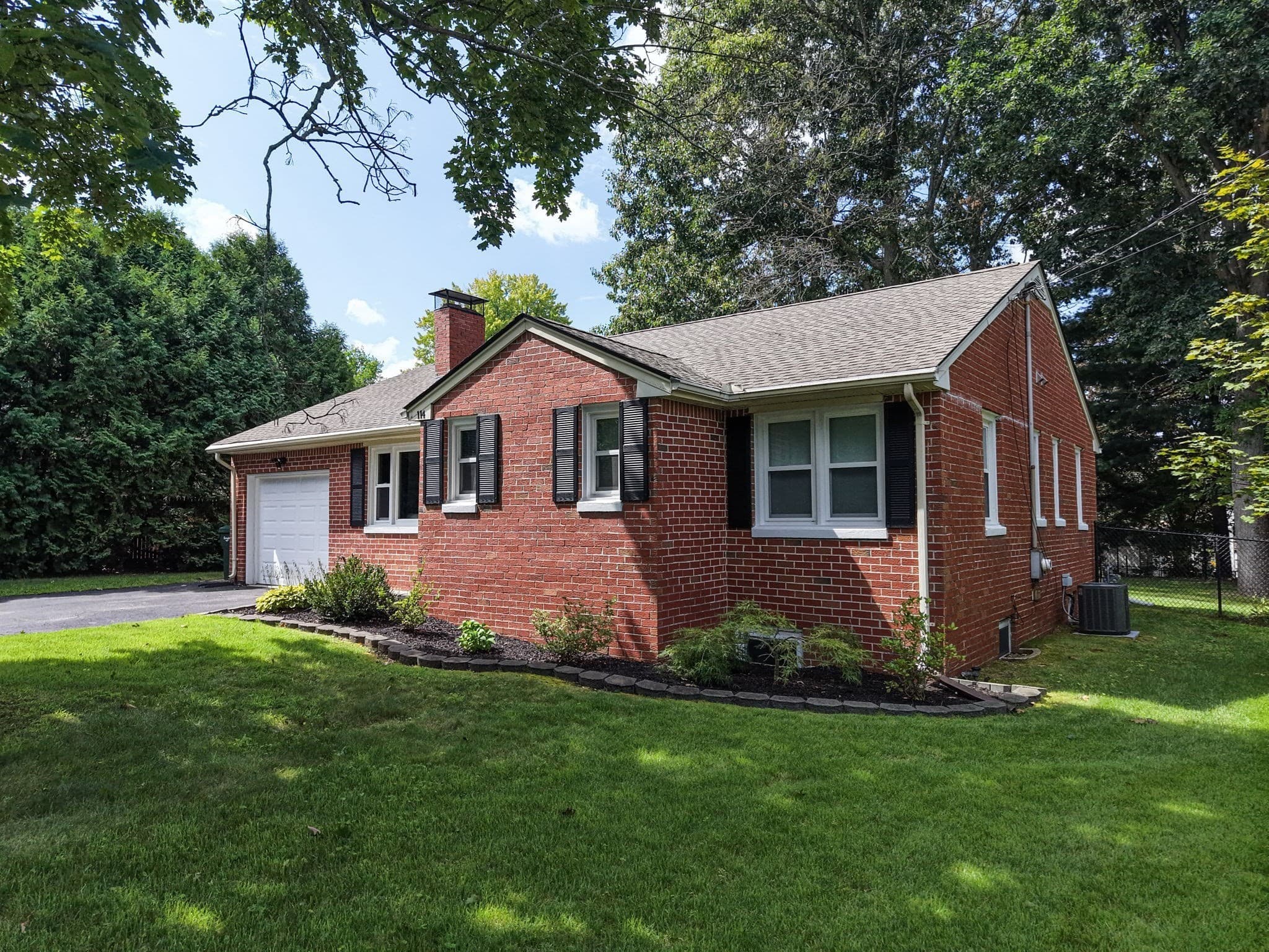 Single Family Residence at 114 Fenway Dr, Springfield MA 01119, Springfield, photo 2 of 35