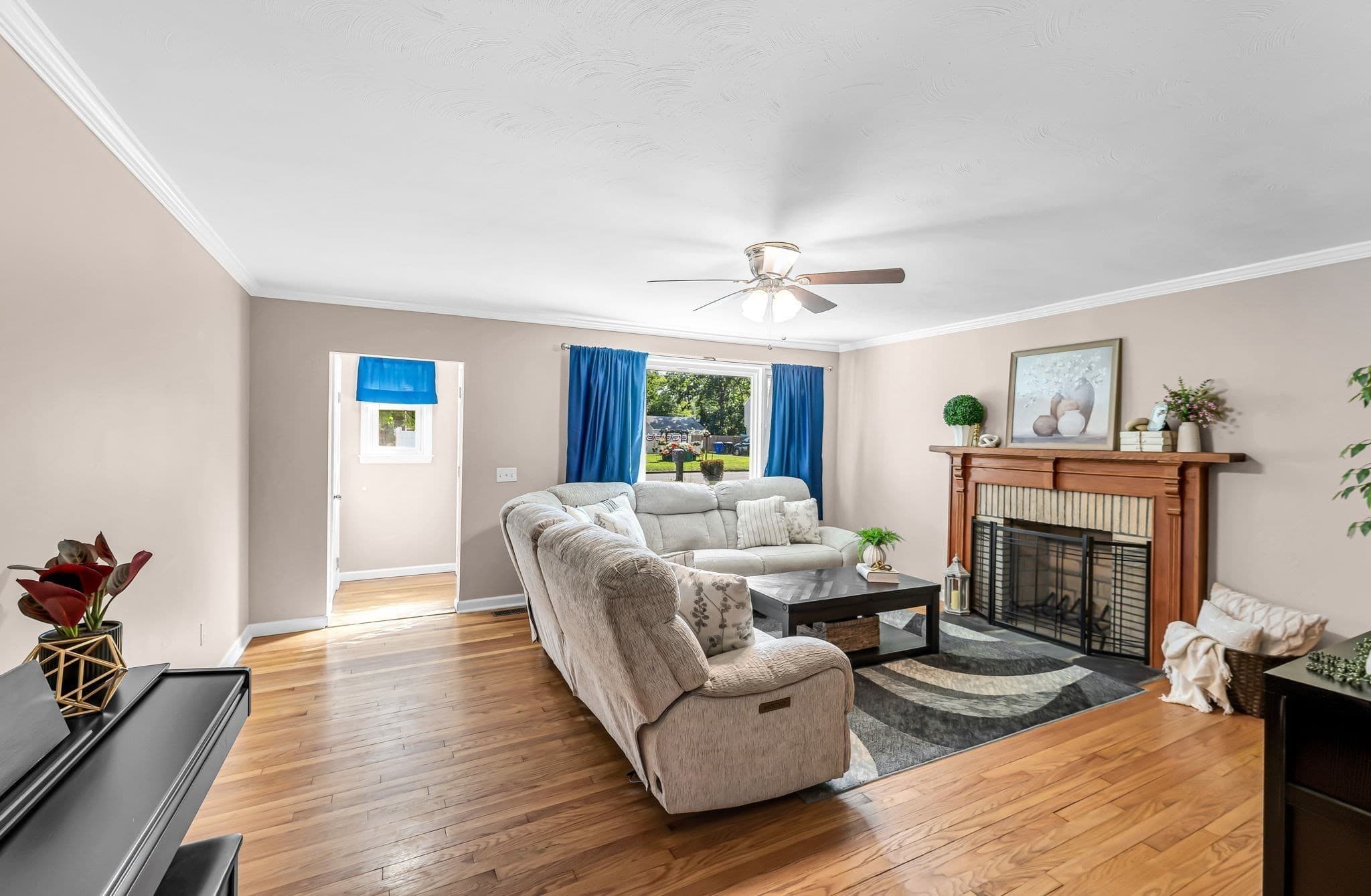 Single Family Residence at 114 Fenway Dr, Springfield MA 01119, Springfield, photo 6 of 35
