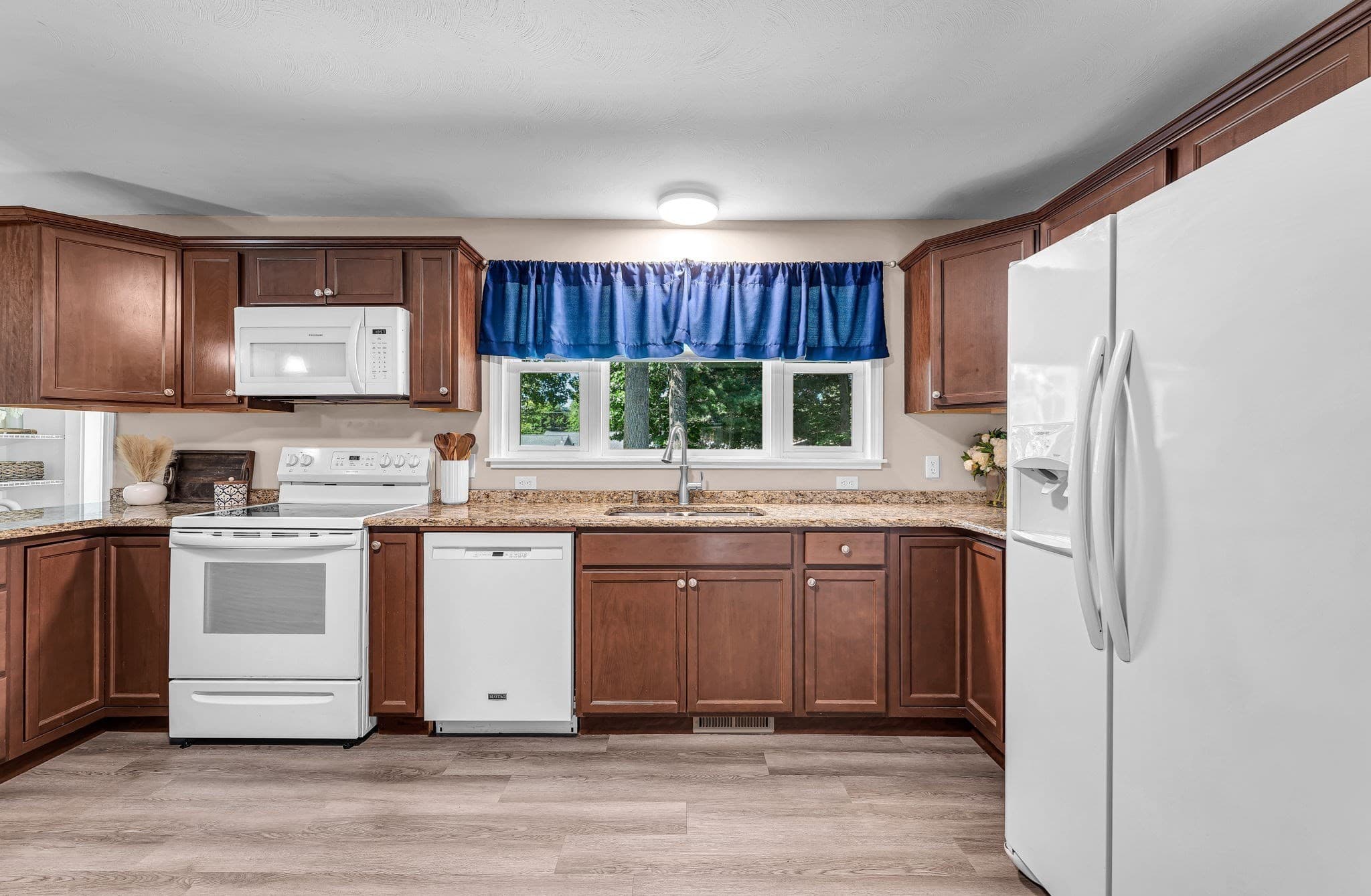 Single Family Residence at 114 Fenway Dr, Springfield MA 01119, Springfield, photo 13 of 35