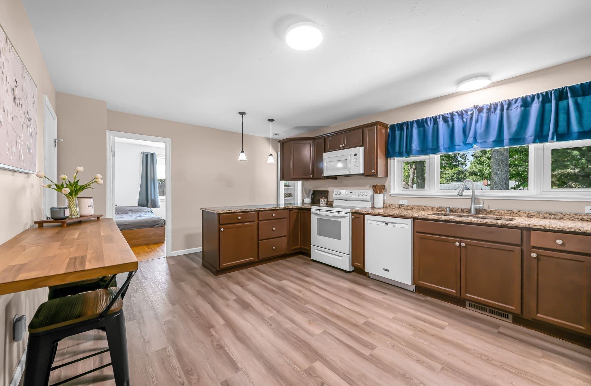 Single Family Residence at 114 Fenway Dr, Springfield MA 01119, Springfield, photo 12 of 35