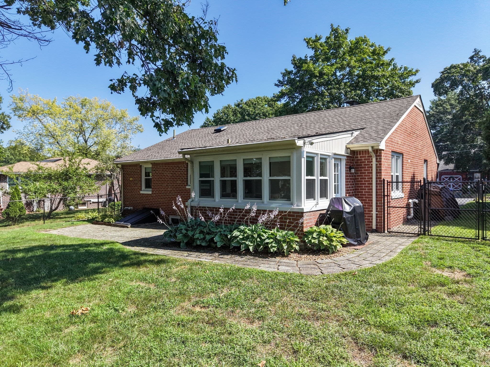 Single Family Residence at 114 Fenway Dr, Springfield MA 01119, Springfield, photo 5 of 35