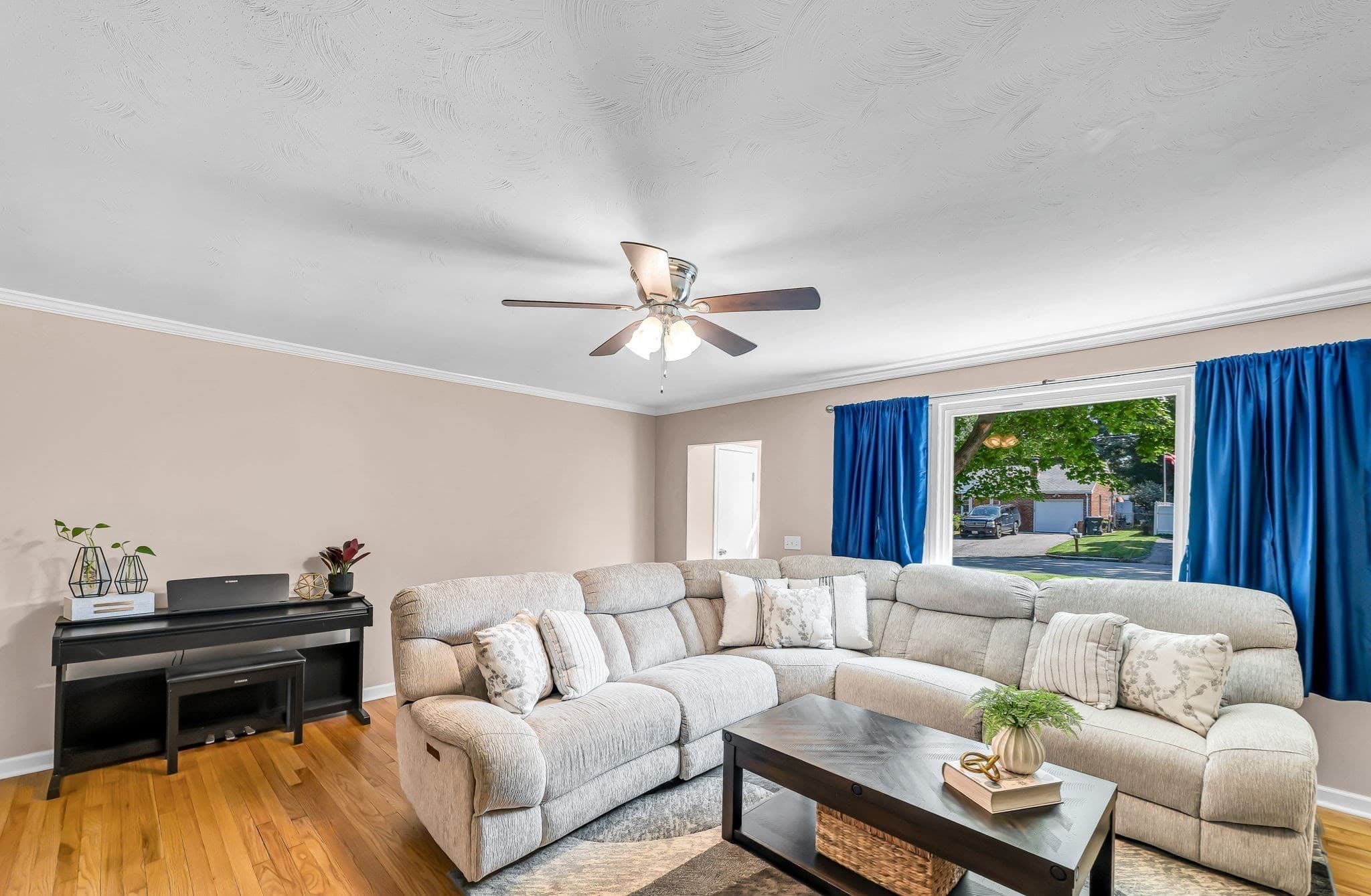 Single Family Residence at 114 Fenway Dr, Springfield MA 01119, Springfield, photo 9 of 35