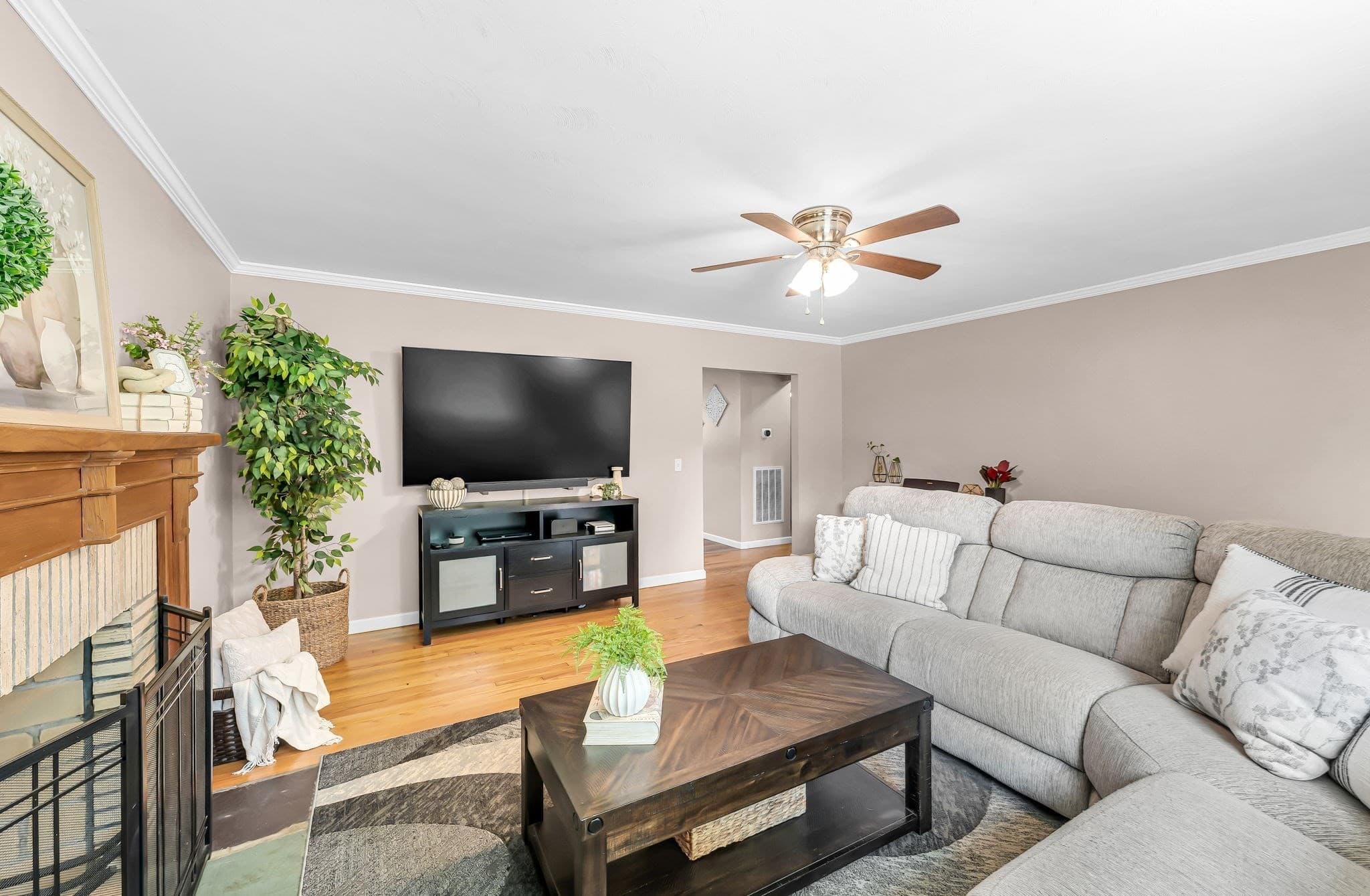 Single Family Residence at 114 Fenway Dr, Springfield MA 01119, Springfield, photo 10 of 35