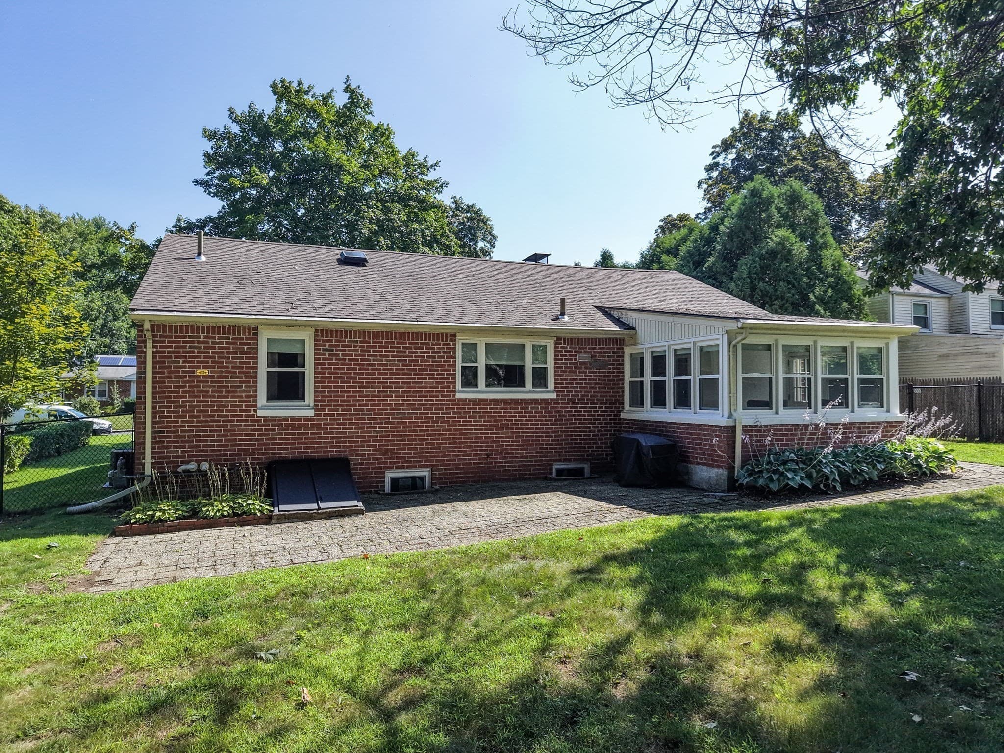 Single Family Residence at 114 Fenway Dr, Springfield MA 01119, Springfield, photo 4 of 35