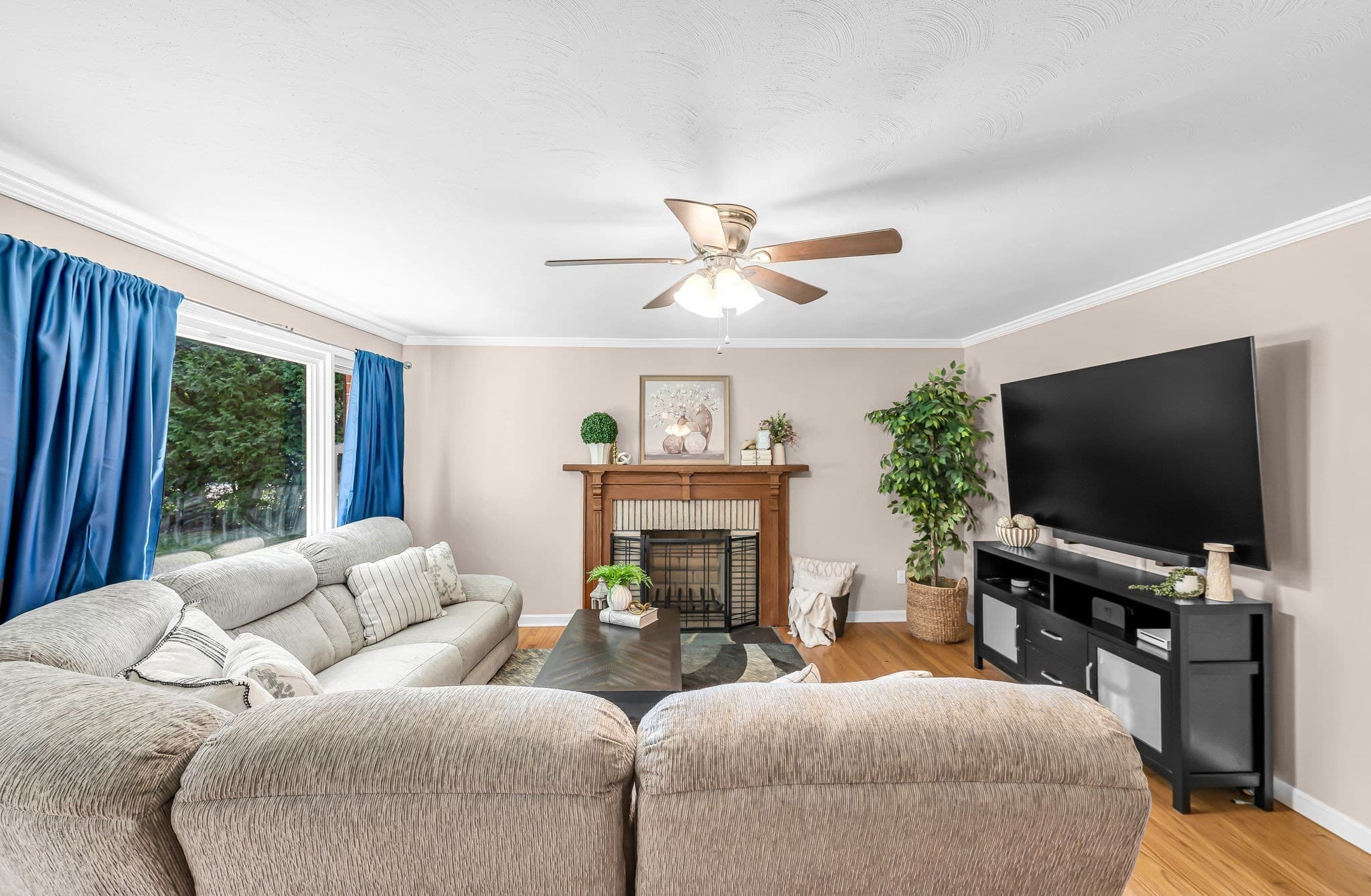 Single Family Residence at 114 Fenway Dr, Springfield MA 01119, Springfield, photo 8 of 35