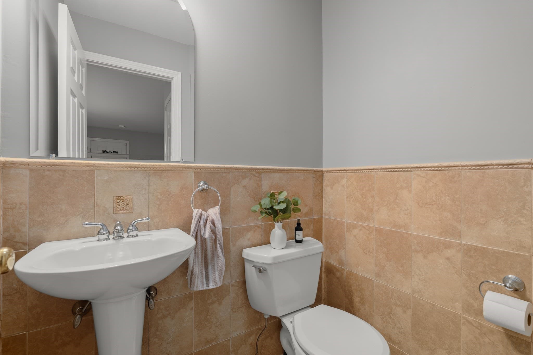 Single Family Residence at 3 Joy Rd, New Bedford MA 02740, New Bedford, photo 9 of 25