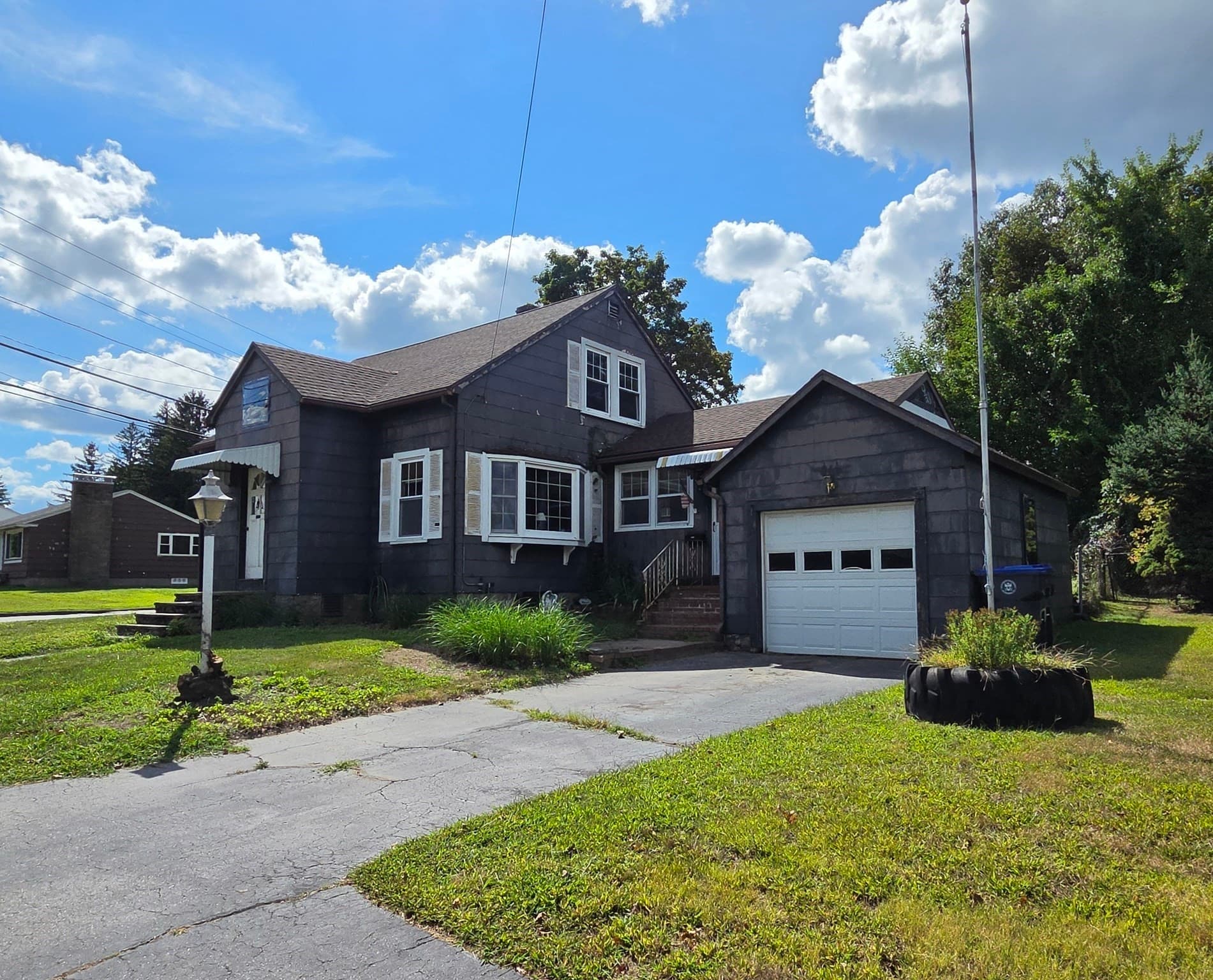 Single Family Residence at 211 Lowell Street, Methuen MA 01844, Methuen, photo 2 of 24