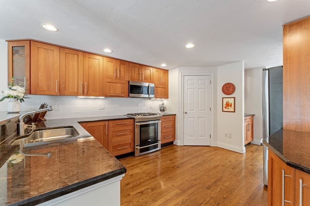 Single Family Residence at 30 Hill And Plain Road, Falmouth MA 02536, Falmouth, photo 8 of 38