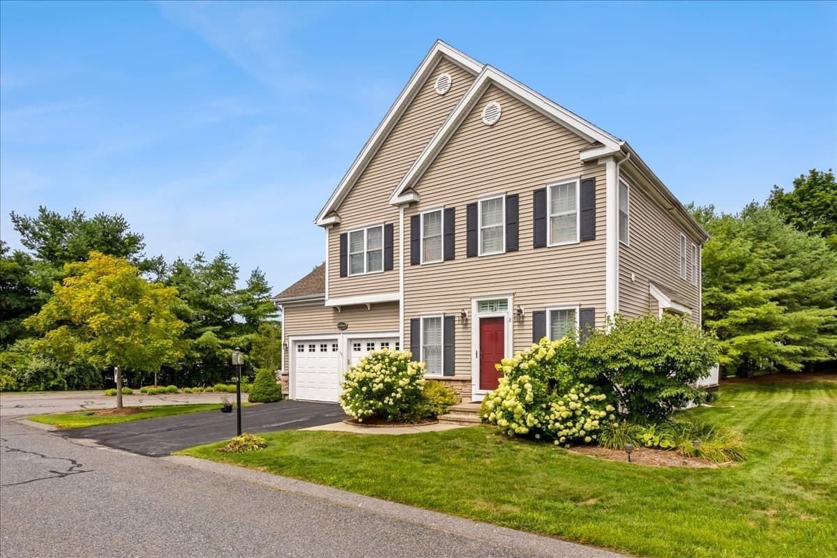 Condominium at 2 Sunflower Drive # 2, Raynham MA 02767, Raynham, photo 3 of 40