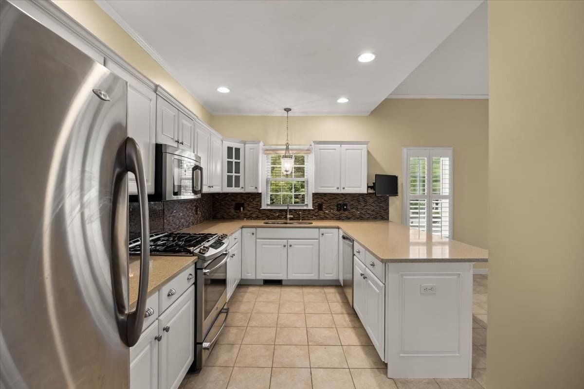 Condominium at 2 Sunflower Drive # 2, Raynham MA 02767, Raynham, photo 15 of 40
