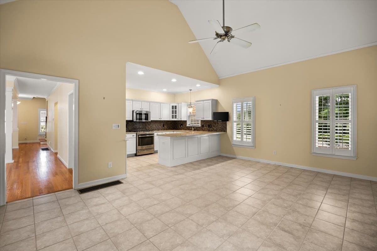 Condominium at 2 Sunflower Drive # 2, Raynham MA 02767, Raynham, photo 11 of 40