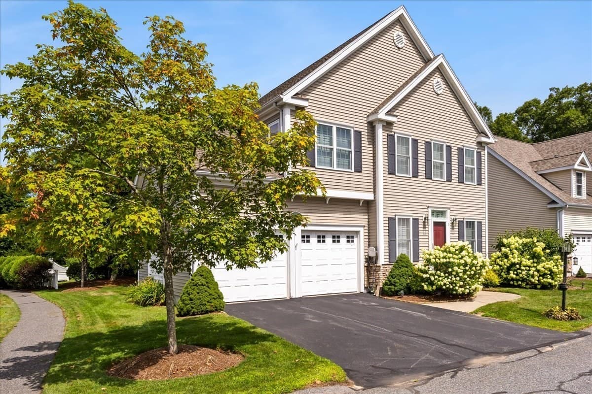 Condominium at 2 Sunflower Drive # 2, Raynham MA 02767, Raynham, photo 4 of 40