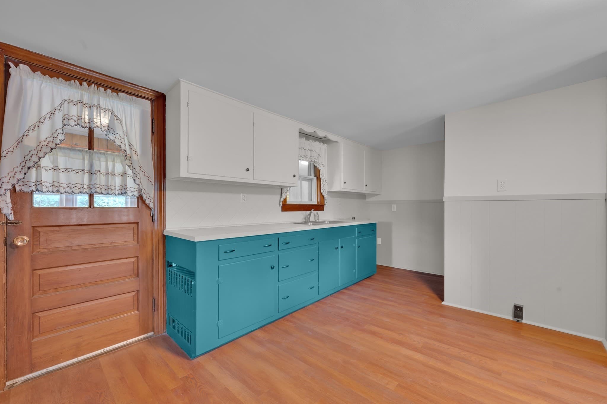 Single Family Residence at 3 Prospect Ave, Dudley MA 01571, Dudley, photo 9 of 27