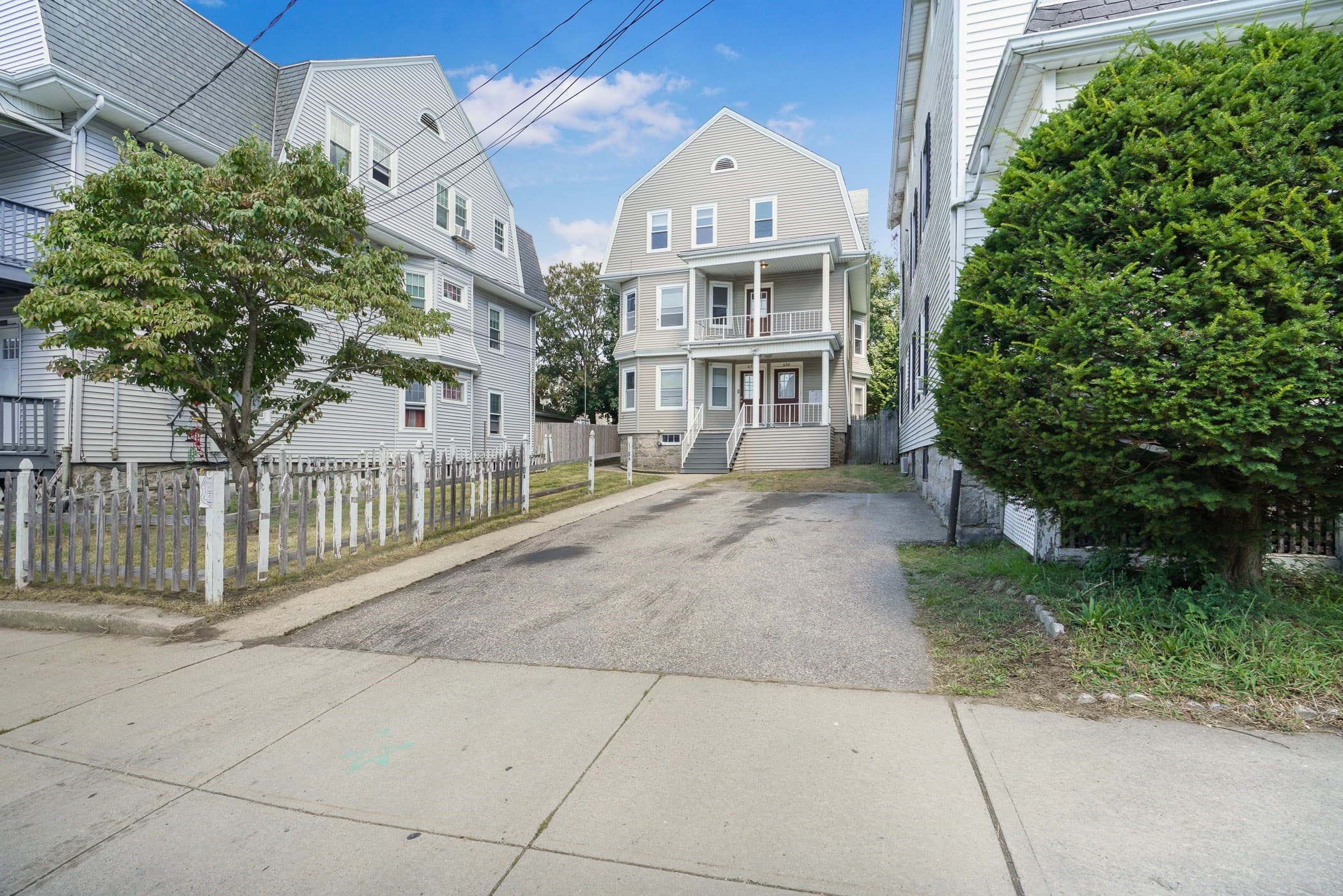 692 Walnut St, Fall River MA 02720