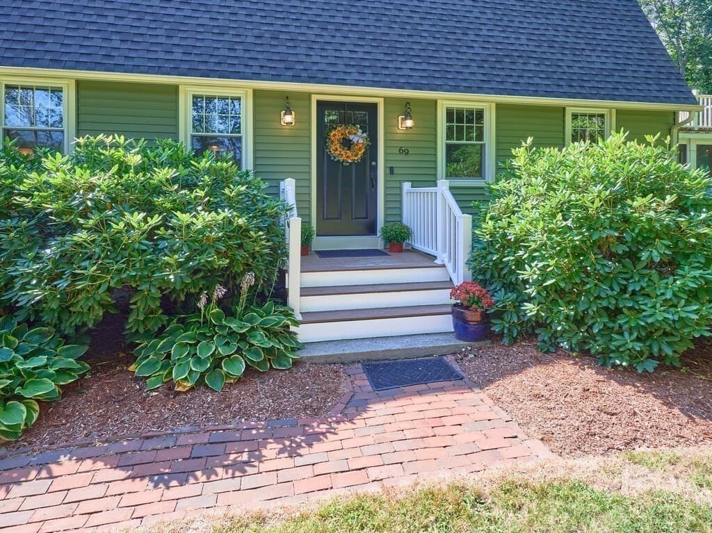 Single Family Residence at 69 Walnut St, Upton MA 01568, Upton, photo 2 of 40