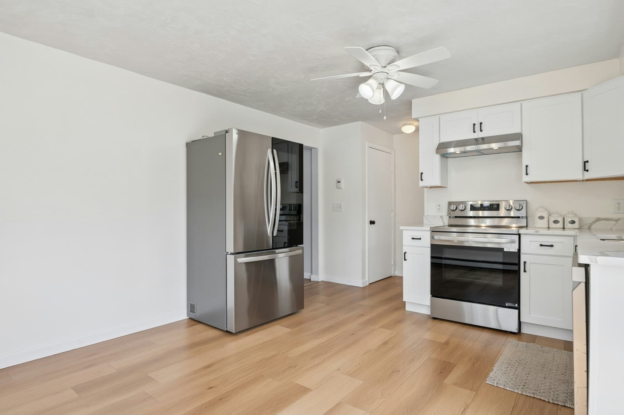 Single Family Residence at 14 Phoenix St, Worcester MA 01604, Worcester, photo 17 of 38