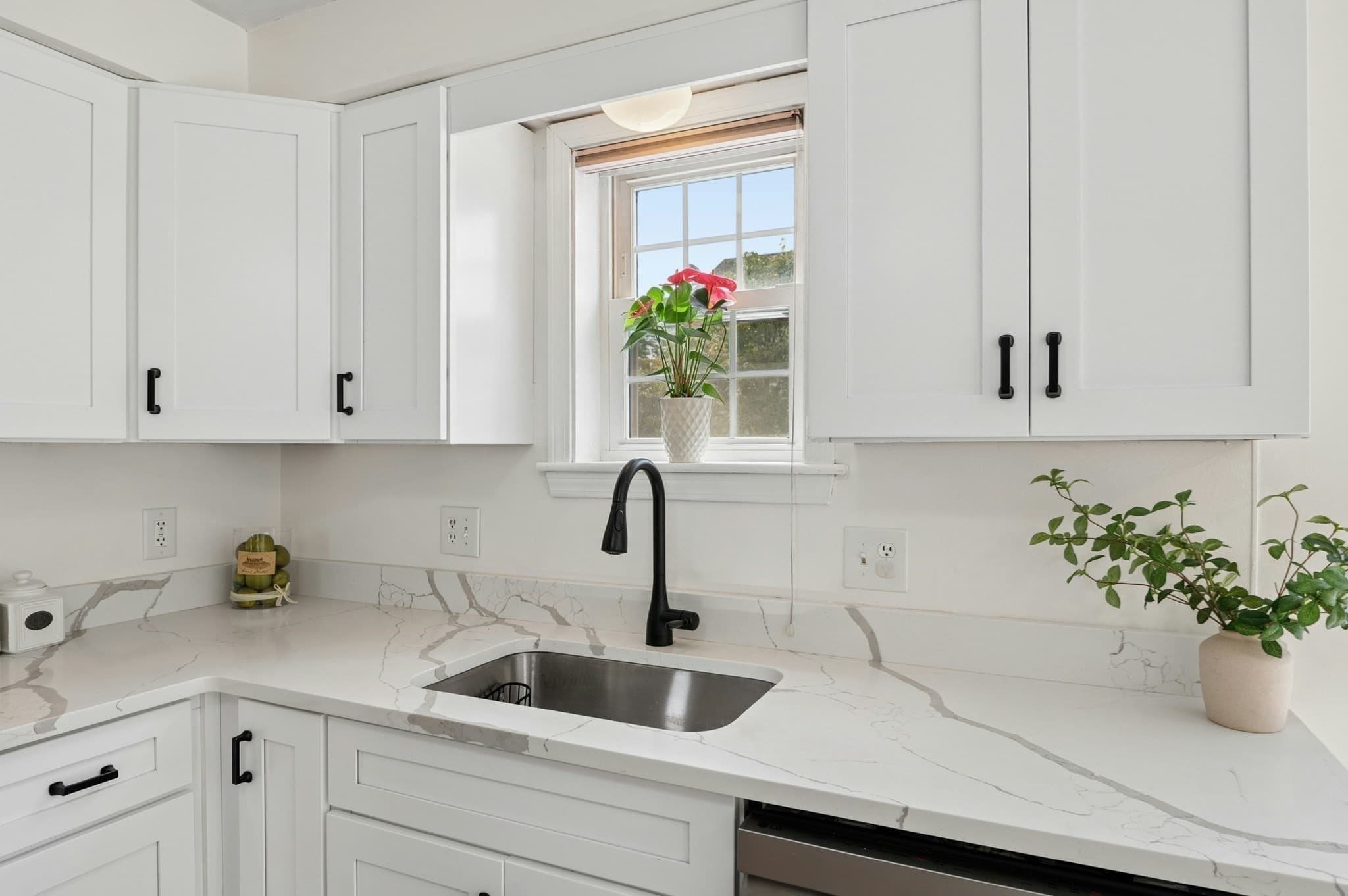 Single Family Residence at 14 Phoenix St, Worcester MA 01604, Worcester, photo 16 of 38