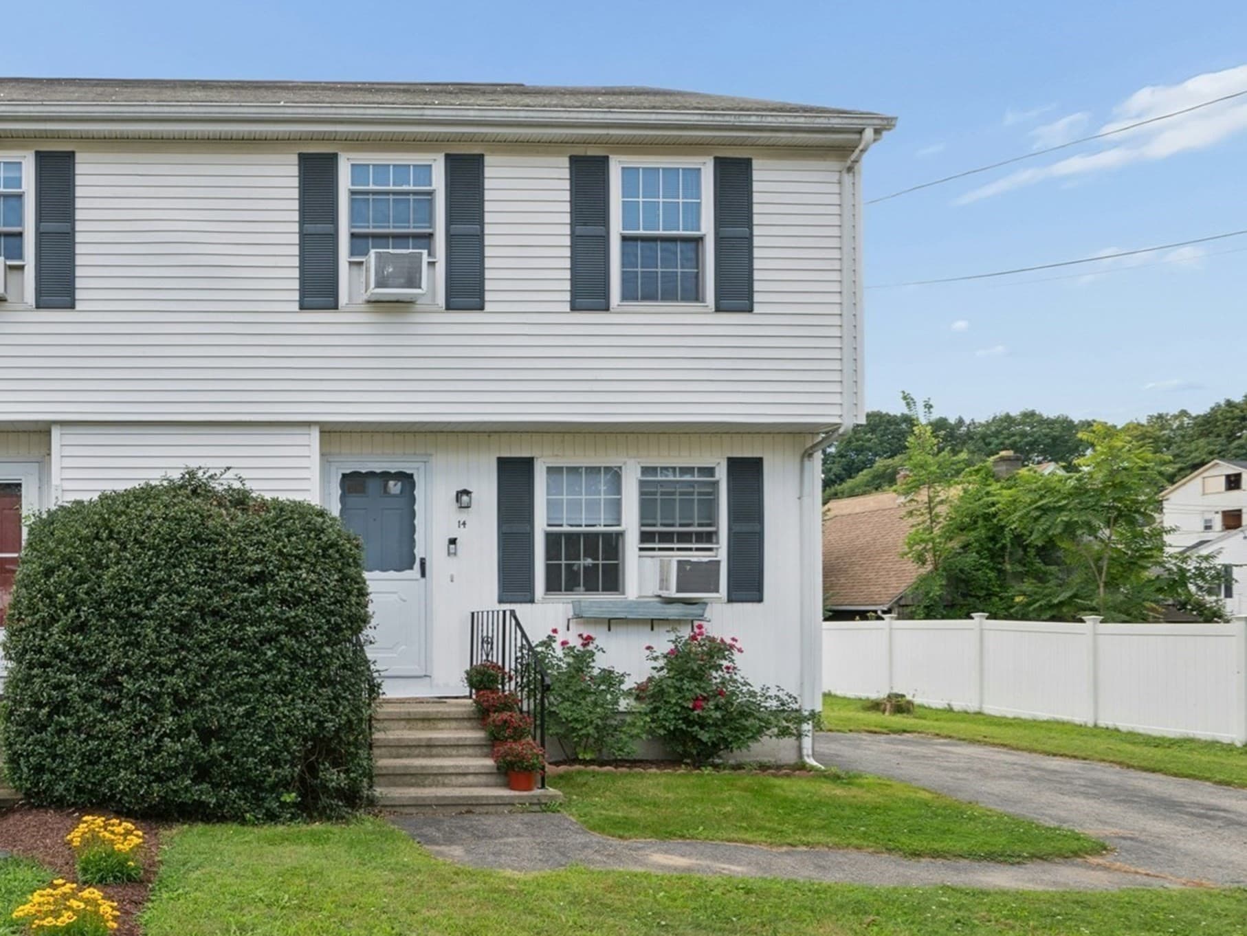 14 Phoenix St, Worcester MA 01604