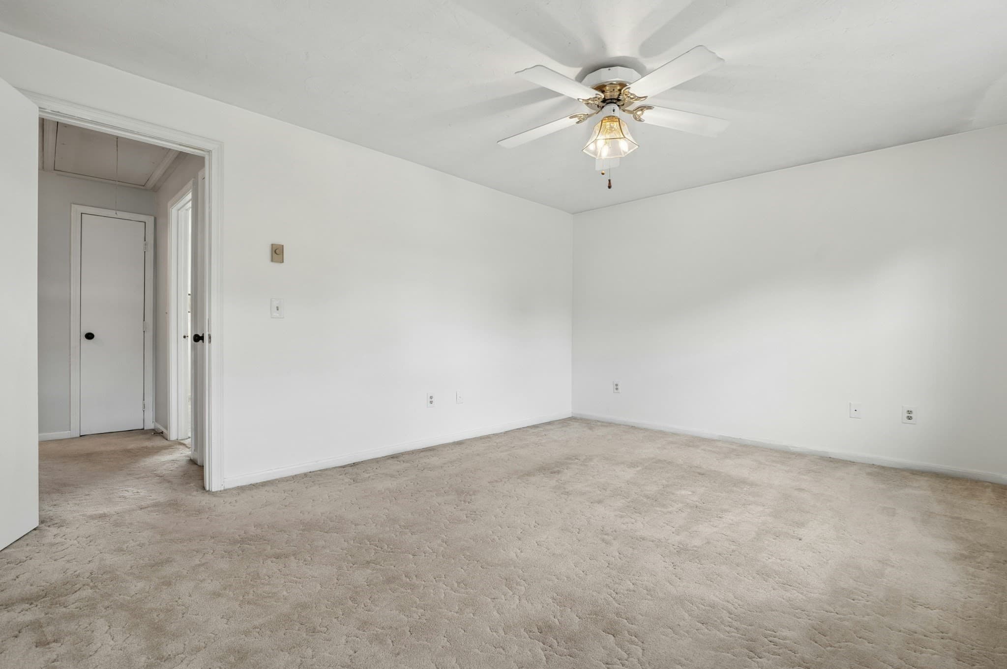 Single Family Residence at 14 Phoenix St, Worcester MA 01604, Worcester, photo 28 of 38