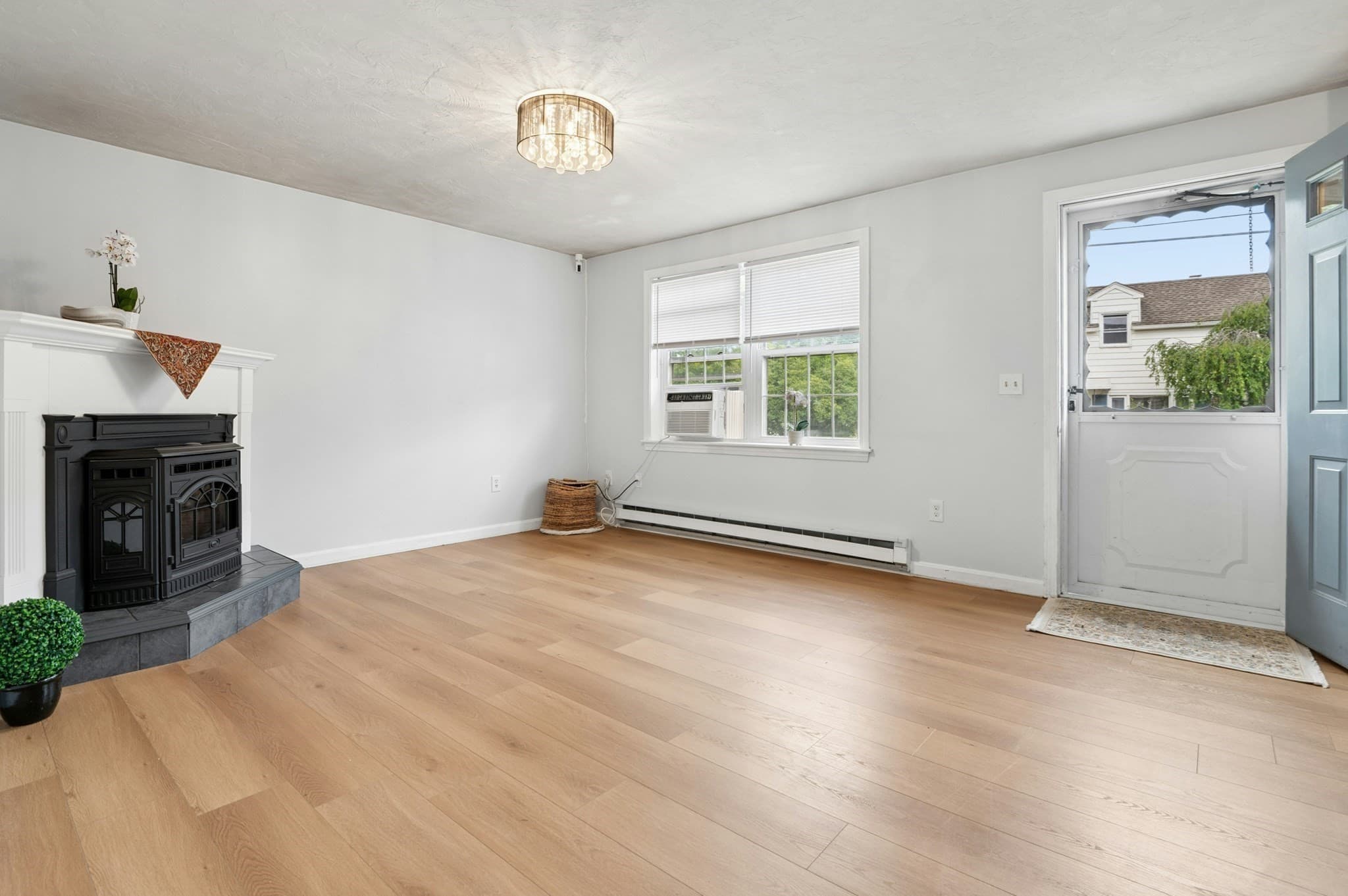 Single Family Residence at 14 Phoenix St, Worcester MA 01604, Worcester, photo 9 of 38