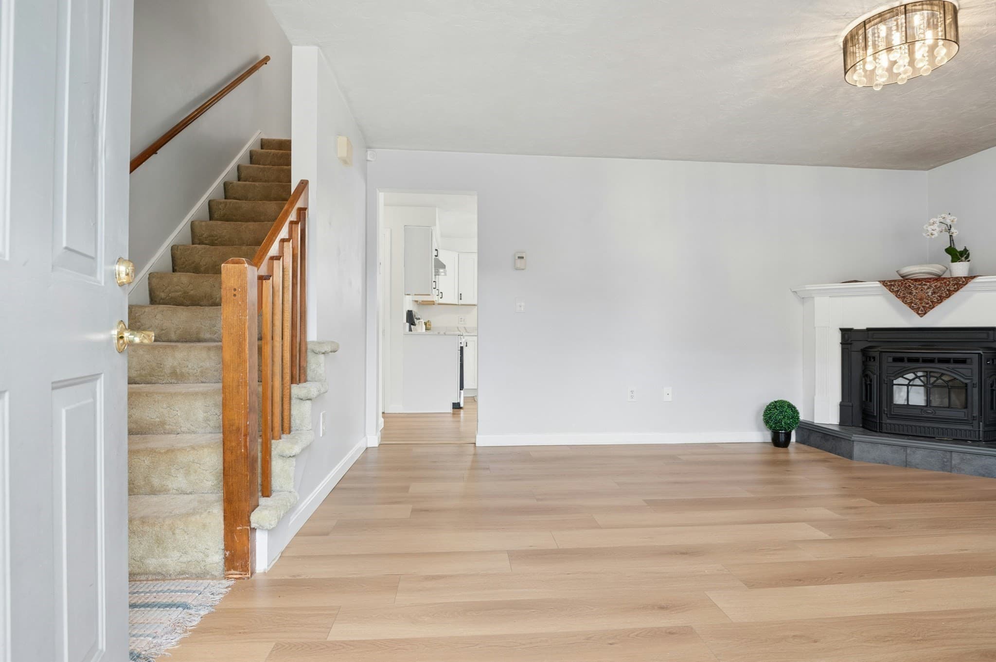 Single Family Residence at 14 Phoenix St, Worcester MA 01604, Worcester, photo 10 of 38