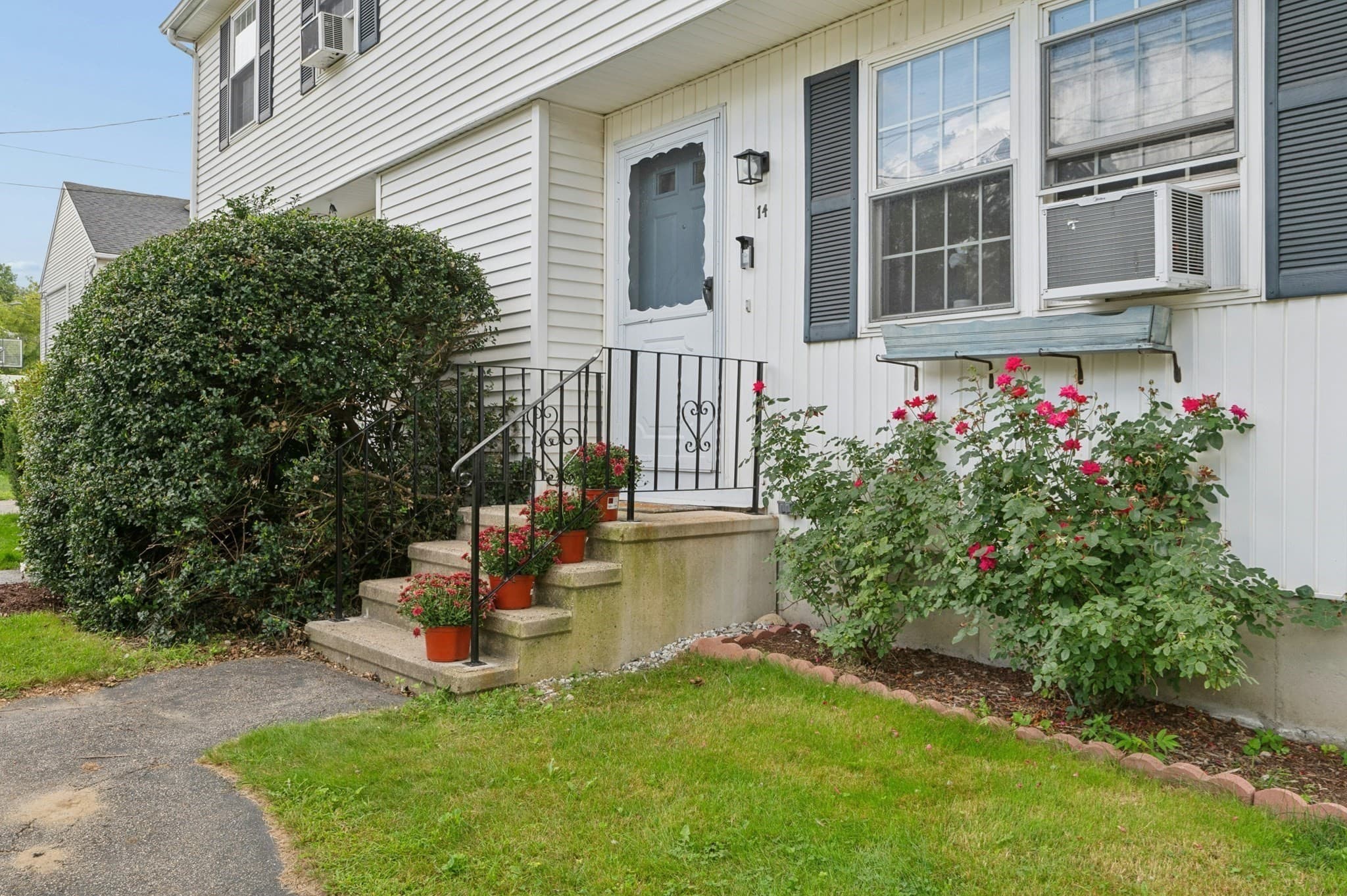 Single Family Residence at 14 Phoenix St, Worcester MA 01604, Worcester, photo 4 of 38