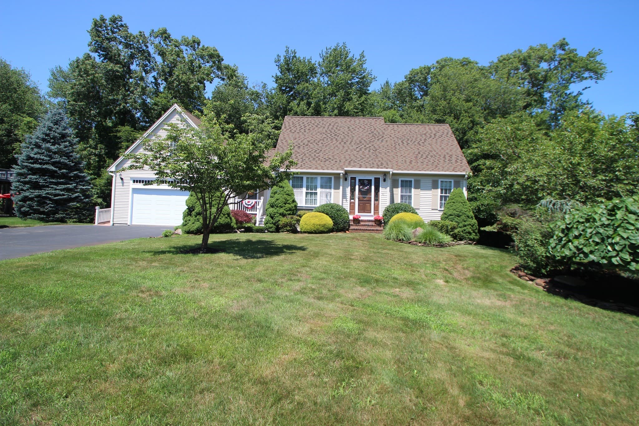 10 Patriot Ln, Whitman MA 02382