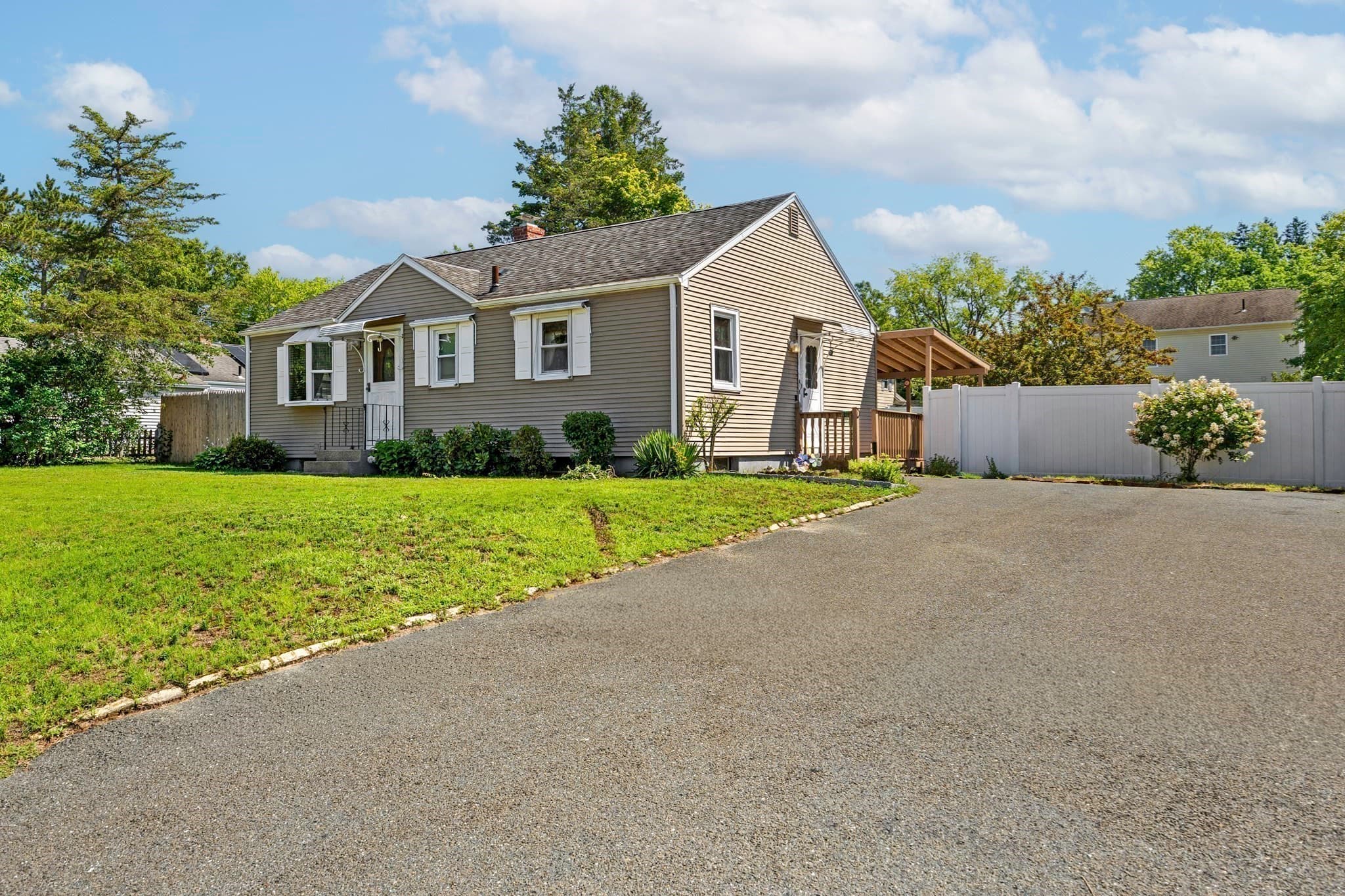 133 Denwall Dr, Springfield MA 01119