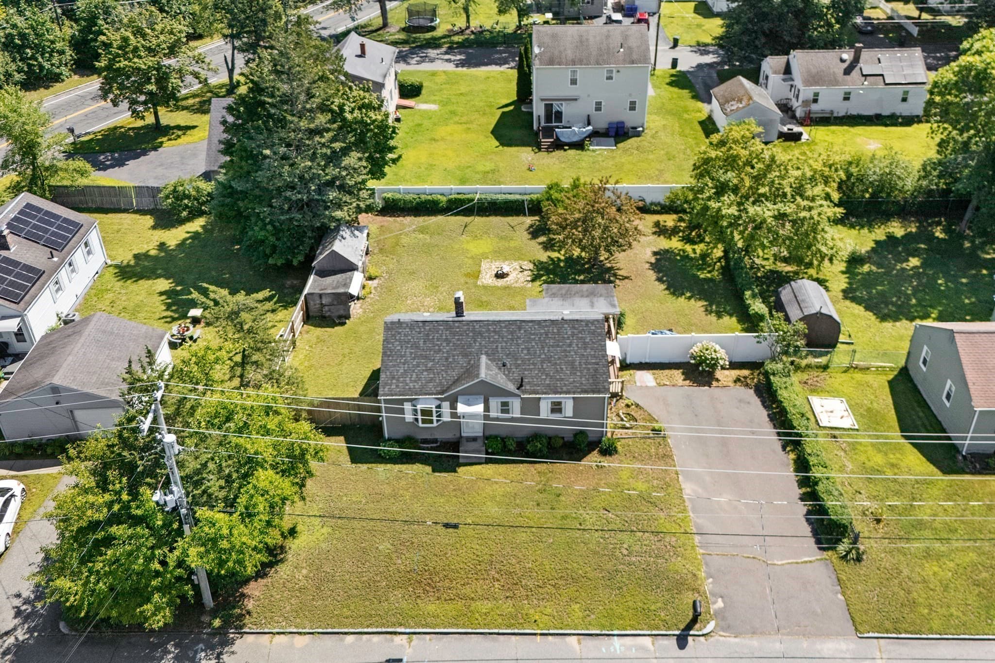 Single Family Residence at 133 Denwall Dr, Springfield MA 01119, Springfield, photo 4 of 27