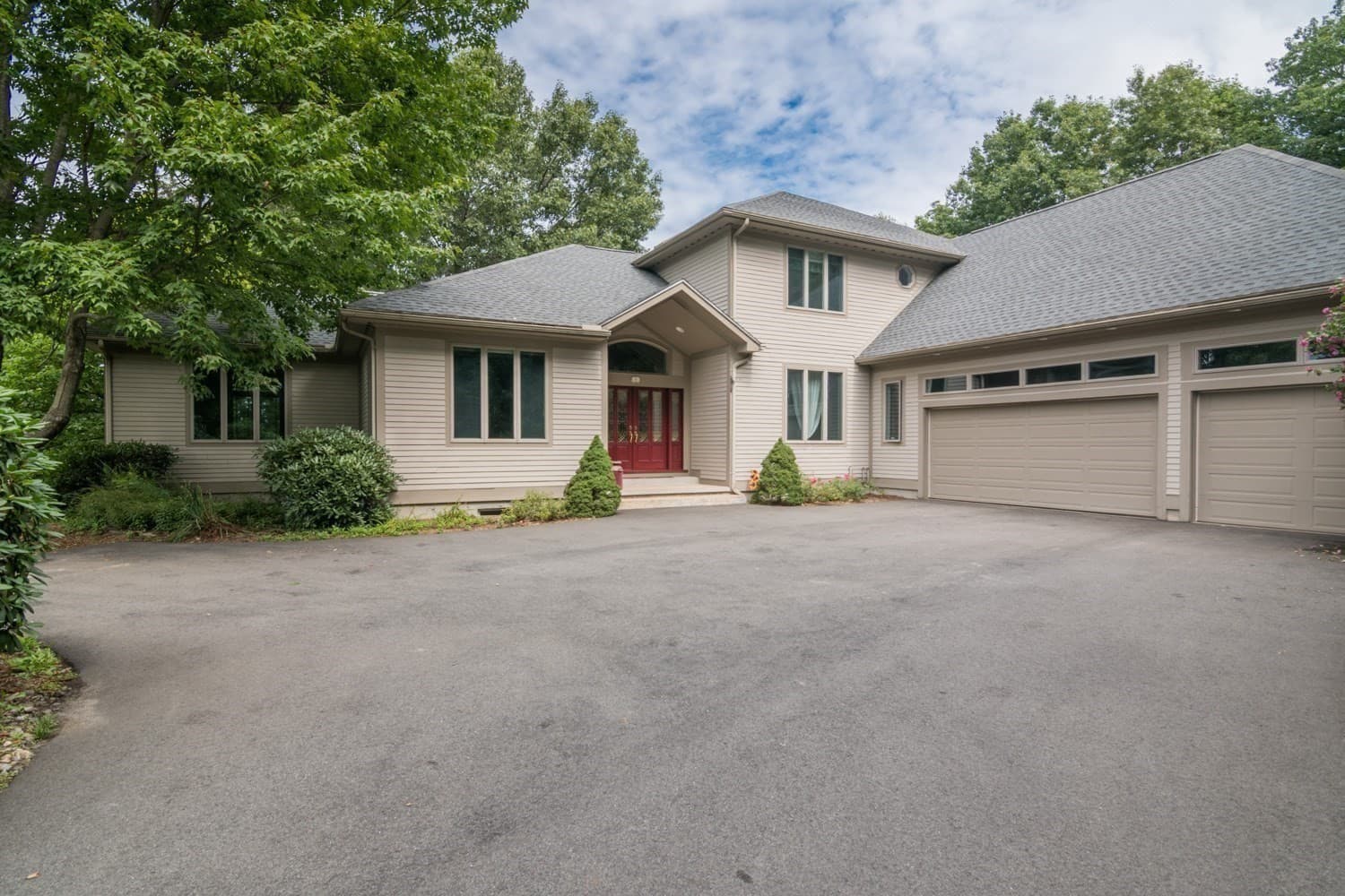 Single Family Residence at 82 Mountain View Dr., Belchertown MA 01007, photo 3 of 42