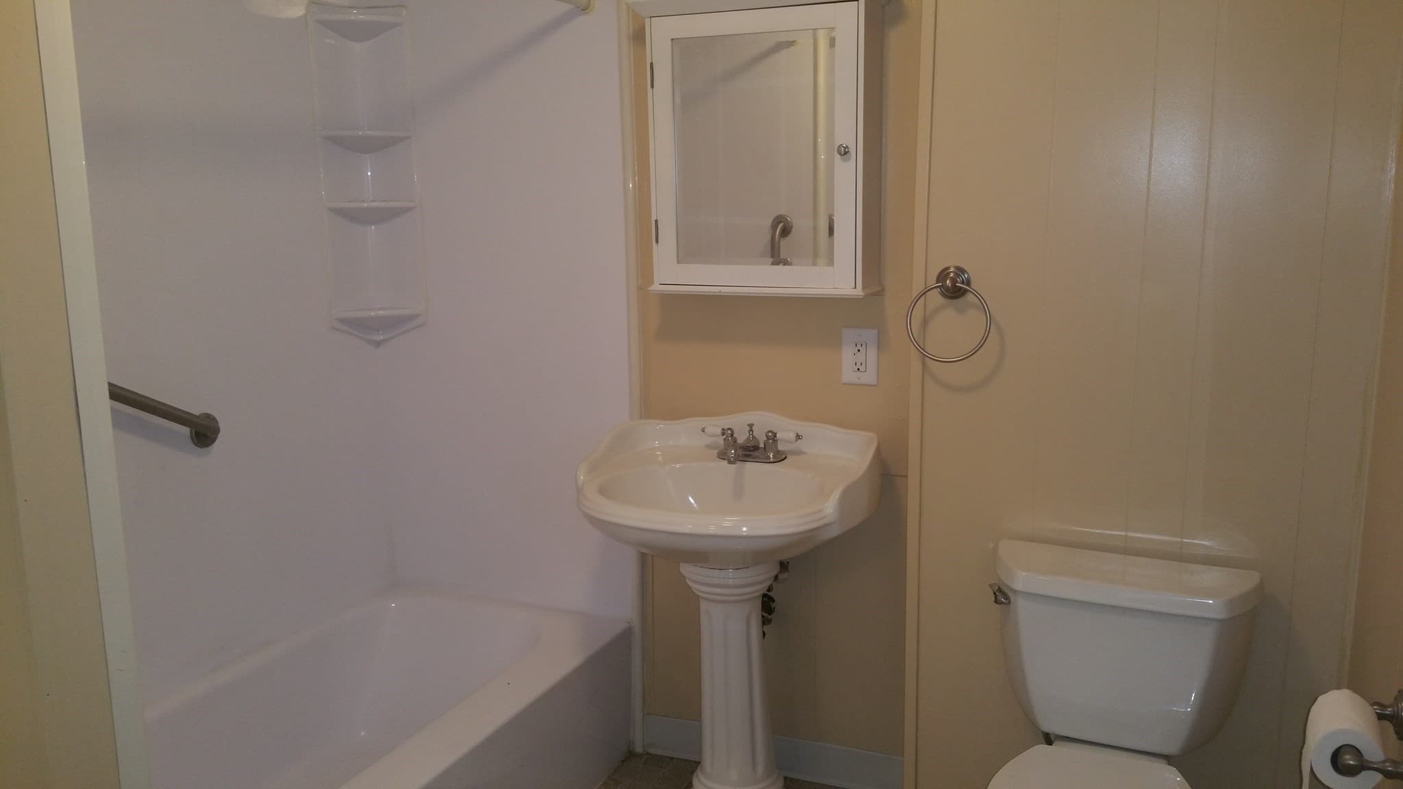 3 Family at 26 Jerome Pl, Leominster MA 01453, Leominster, photo 7 of 39
