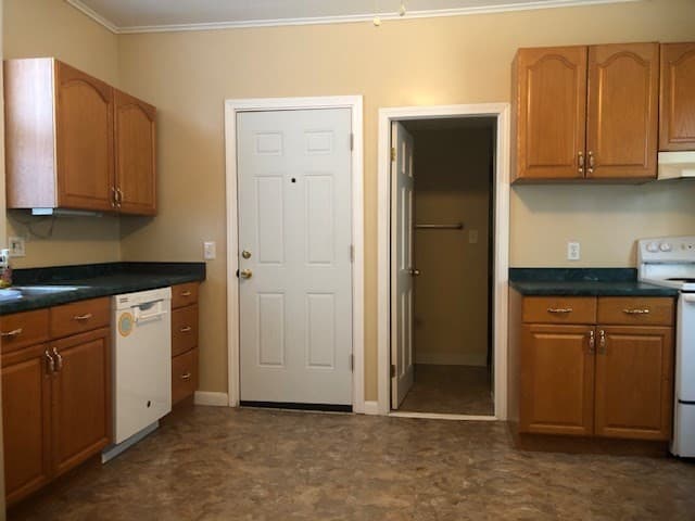 3 Family at 26 Jerome Pl, Leominster MA 01453, Leominster, photo 3 of 39