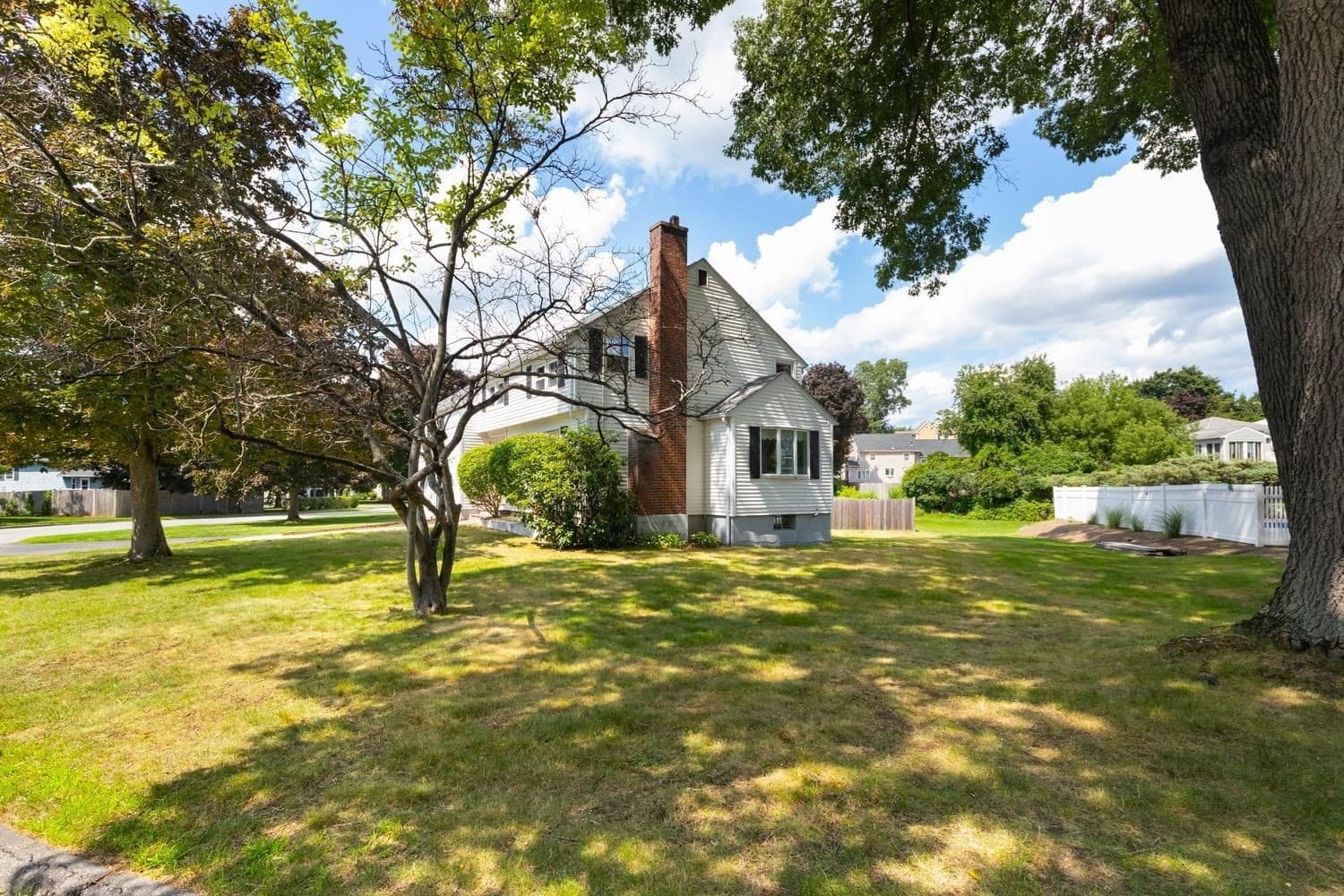 Single Family Residence at 4 Mayflower, Stoneham MA 02180, Stoneham, photo 3 of 32