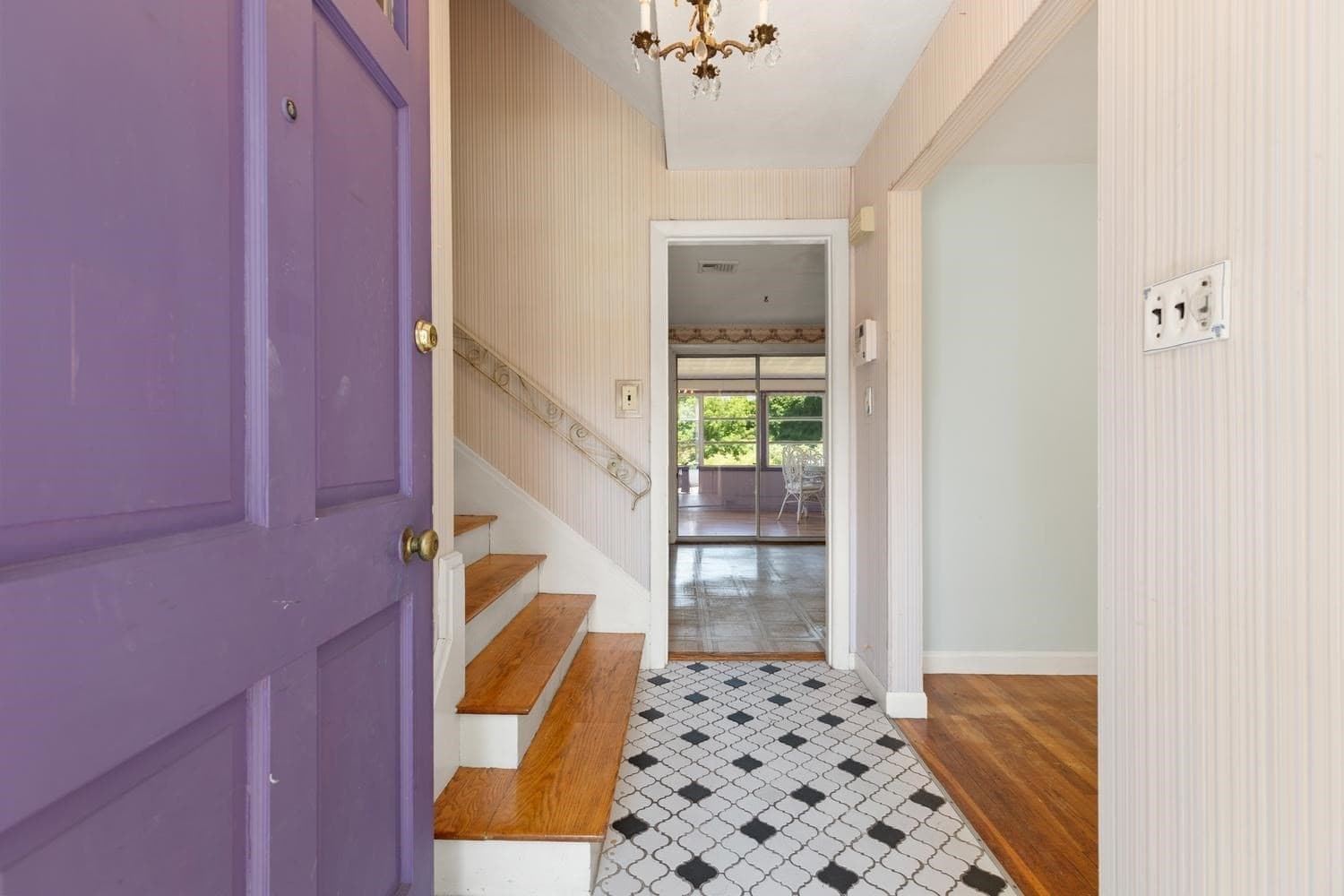 Single Family Residence at 4 Mayflower, Stoneham MA 02180, Stoneham, photo 4 of 32