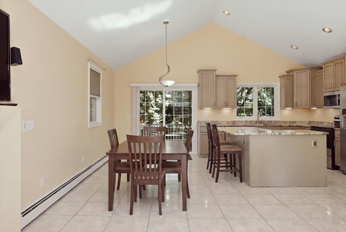 Single Family Residence at 1015 Forbes St, New Bedford MA 02745, New Bedford, photo 4 of 12