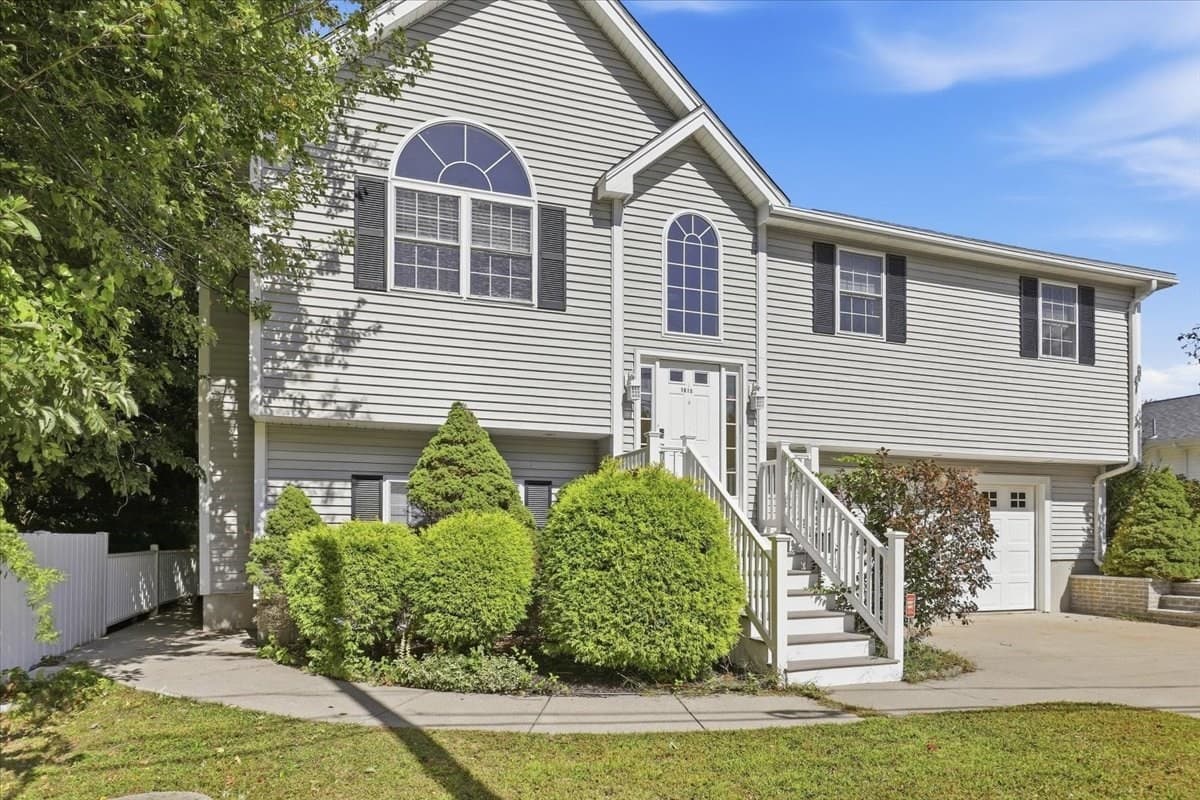 Single Family Residence at 1015 Forbes St, New Bedford MA 02745, New Bedford, photo 8 of 12