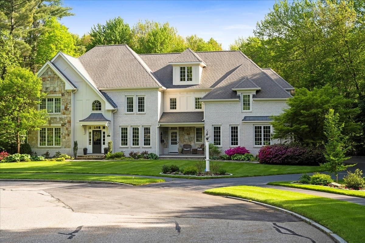 1 Thistle Hill Ln, Westborough MA 01581