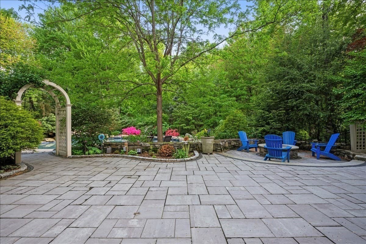 Single Family Residence at 1 Thistle Hill Ln, Westborough MA 01581, Westborough, photo 40 of 42