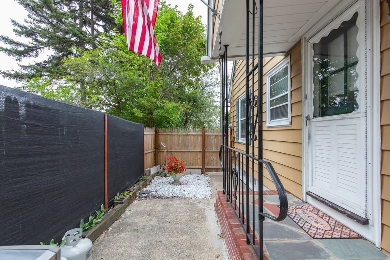 Single Family Residence at 119 Lawrence St, Methuen MA 01844, Methuen, photo 7 of 32