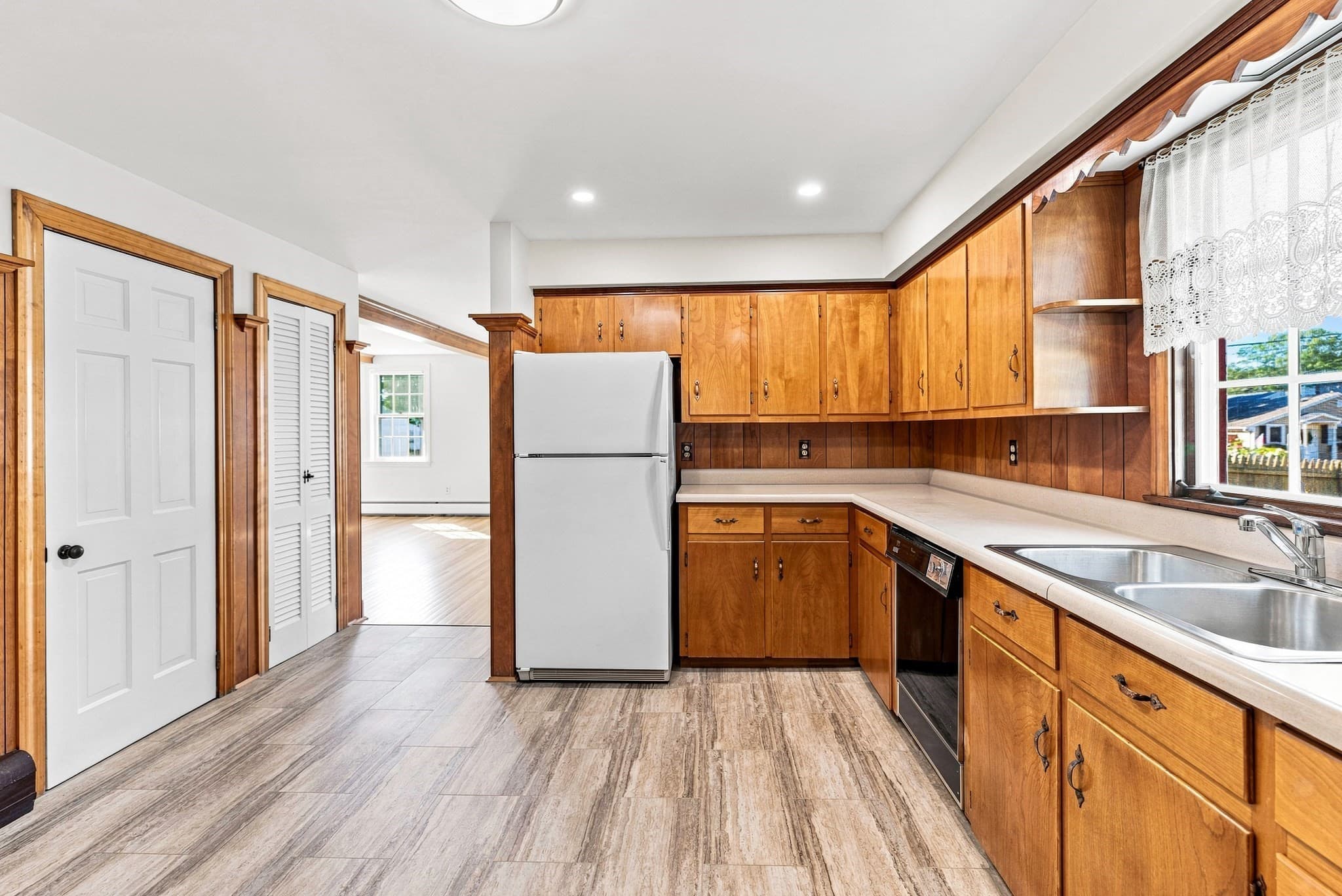 Single Family Residence at 189 Adelaide St, New Bedford MA 02745, New Bedford, photo 16 of 42