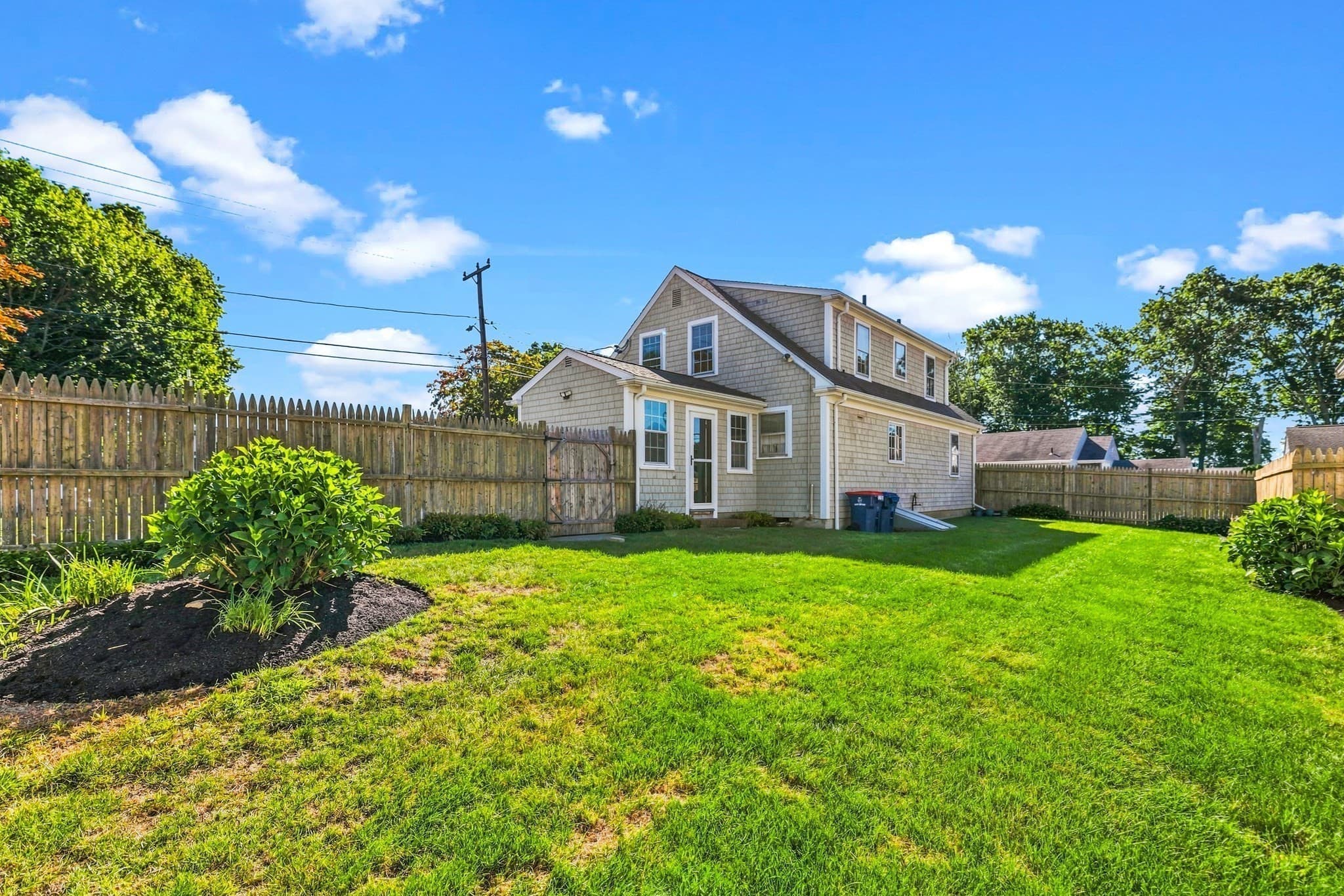 Single Family Residence at 189 Adelaide St, New Bedford MA 02745, New Bedford, photo 7 of 42