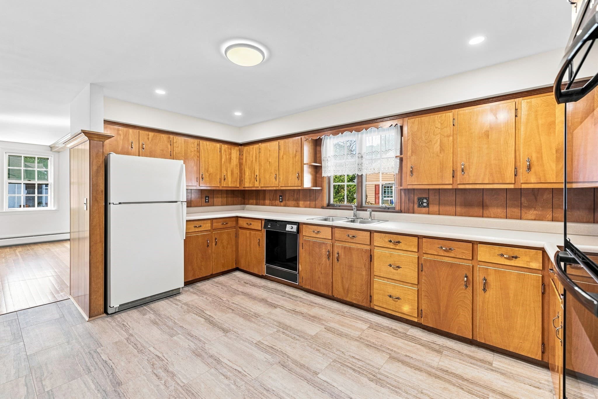 Single Family Residence at 189 Adelaide St, New Bedford MA 02745, New Bedford, photo 14 of 42
