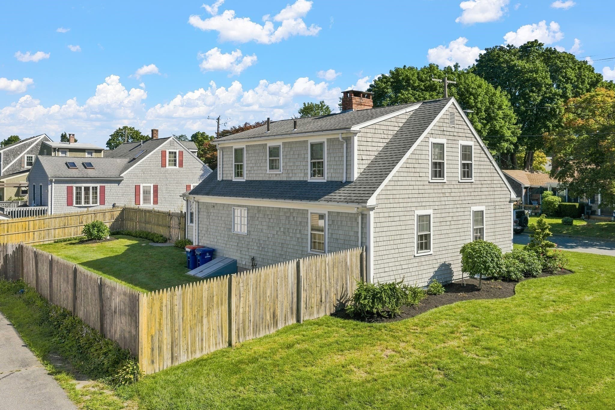 Single Family Residence at 189 Adelaide St, New Bedford MA 02745, New Bedford, photo 8 of 42