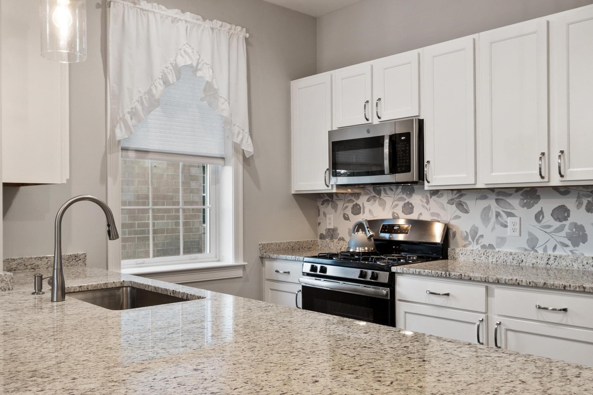 Condominium at 8 Sanborn St # 2011, Reading MA 01867, Reading, photo 9 of 40