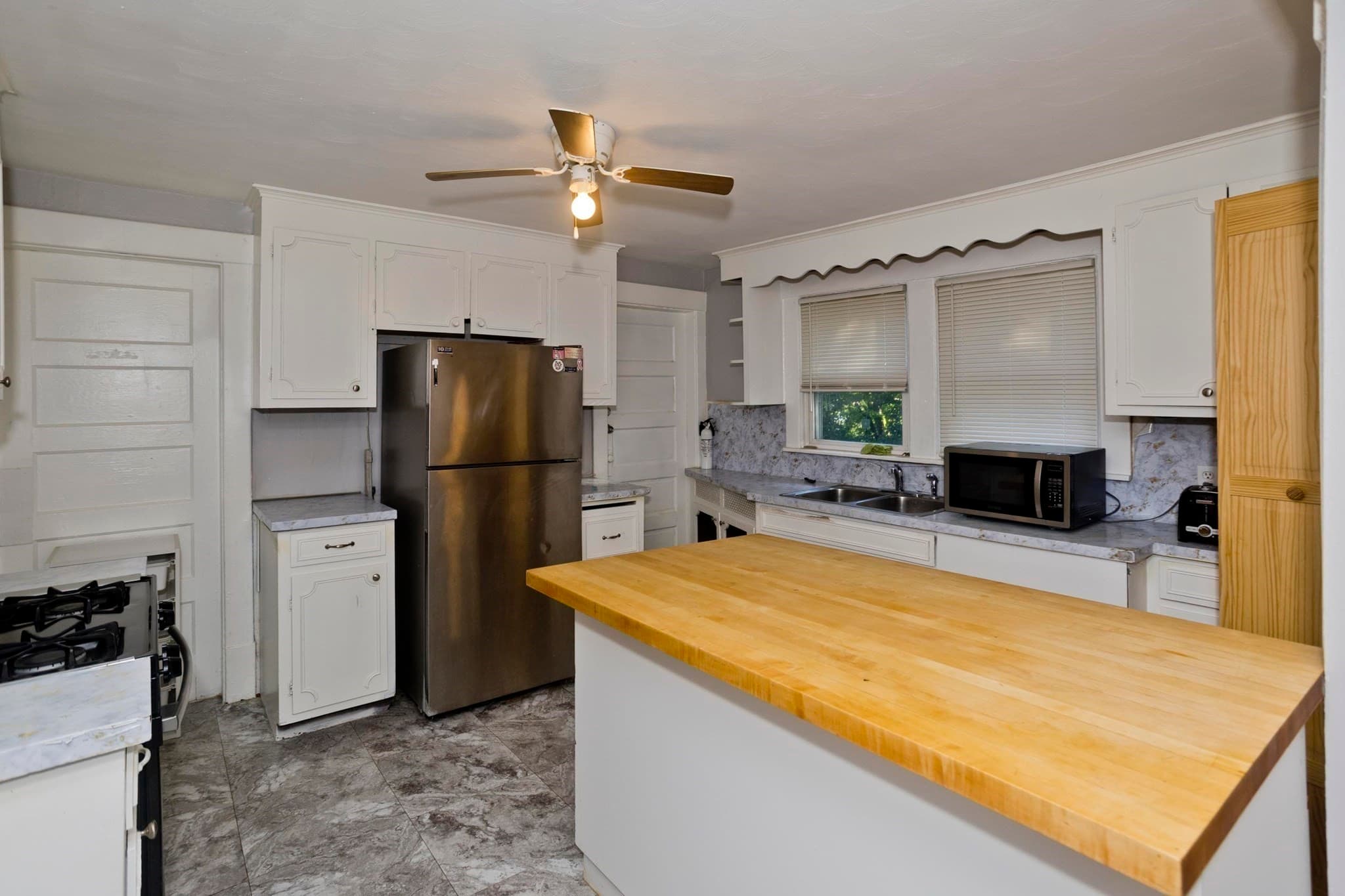 Multi Family at 104 Narragansett St, Springfield MA 01107, Springfield, photo 9 of 42